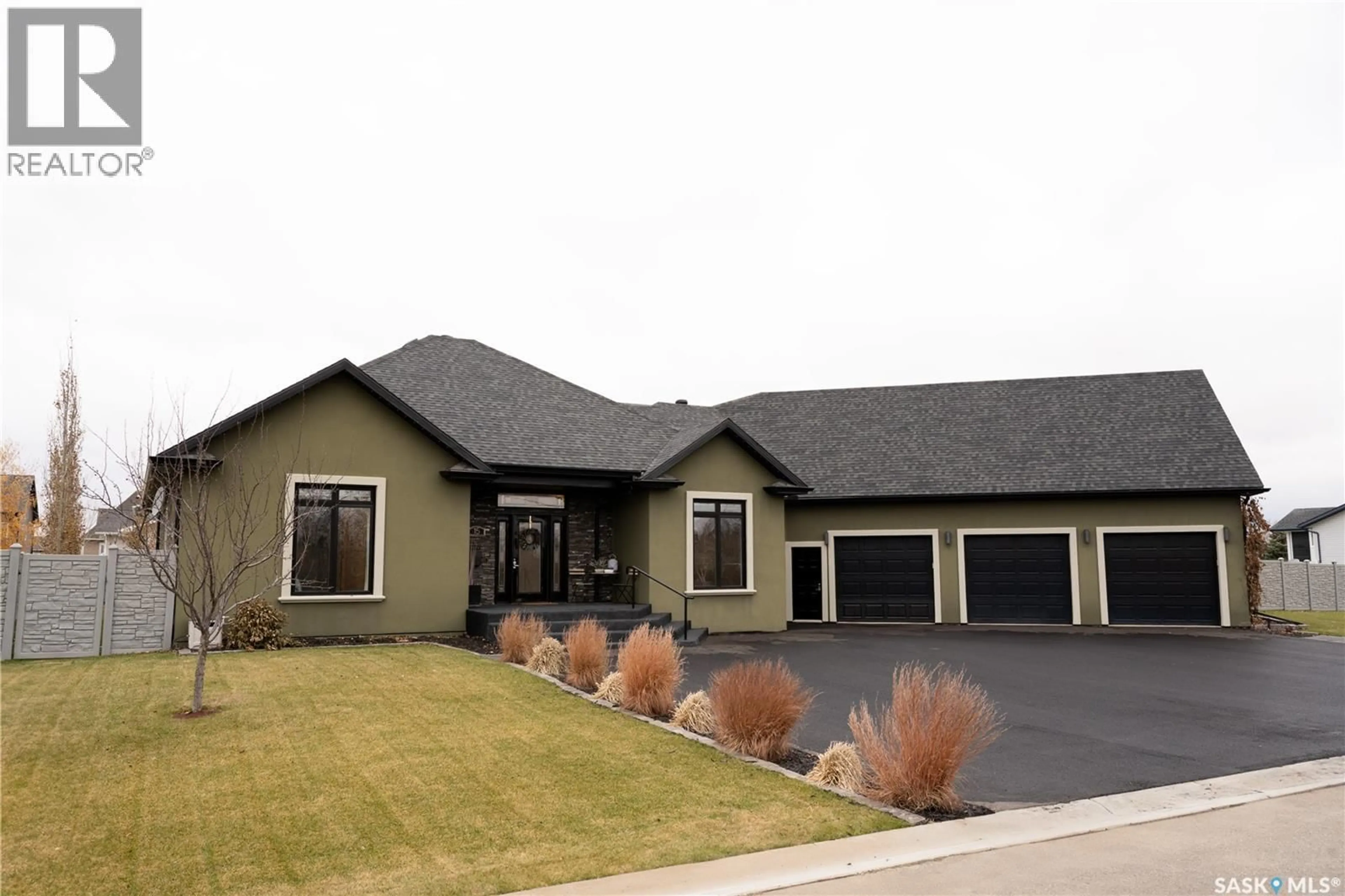 Home with vinyl exterior material, street for 15 BROADWAY STREET, Redvers Saskatchewan S0C2H0