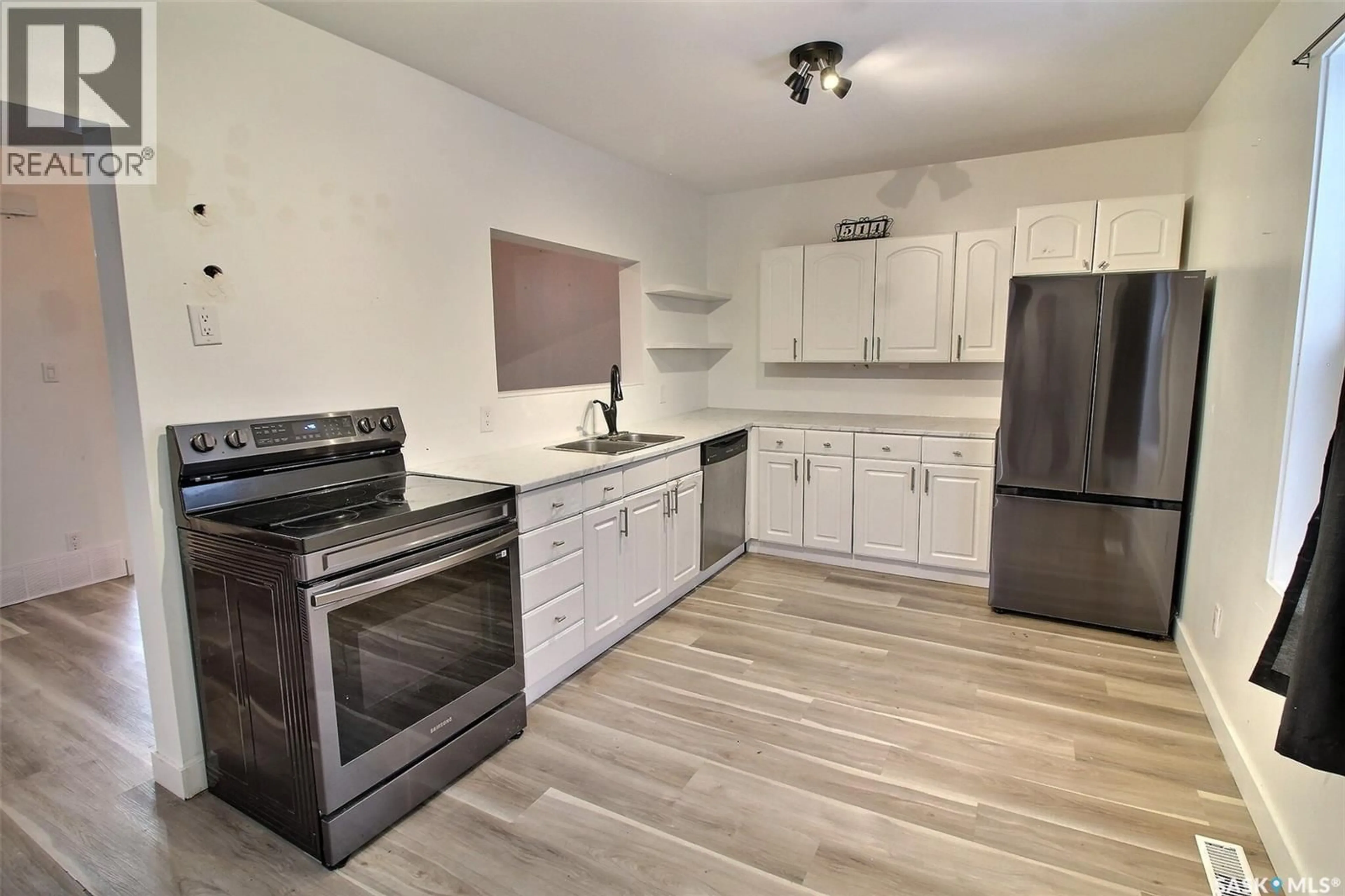 Standard kitchen, unknown for 514 8TH STREET, Prince Albert Saskatchewan S6V0W6