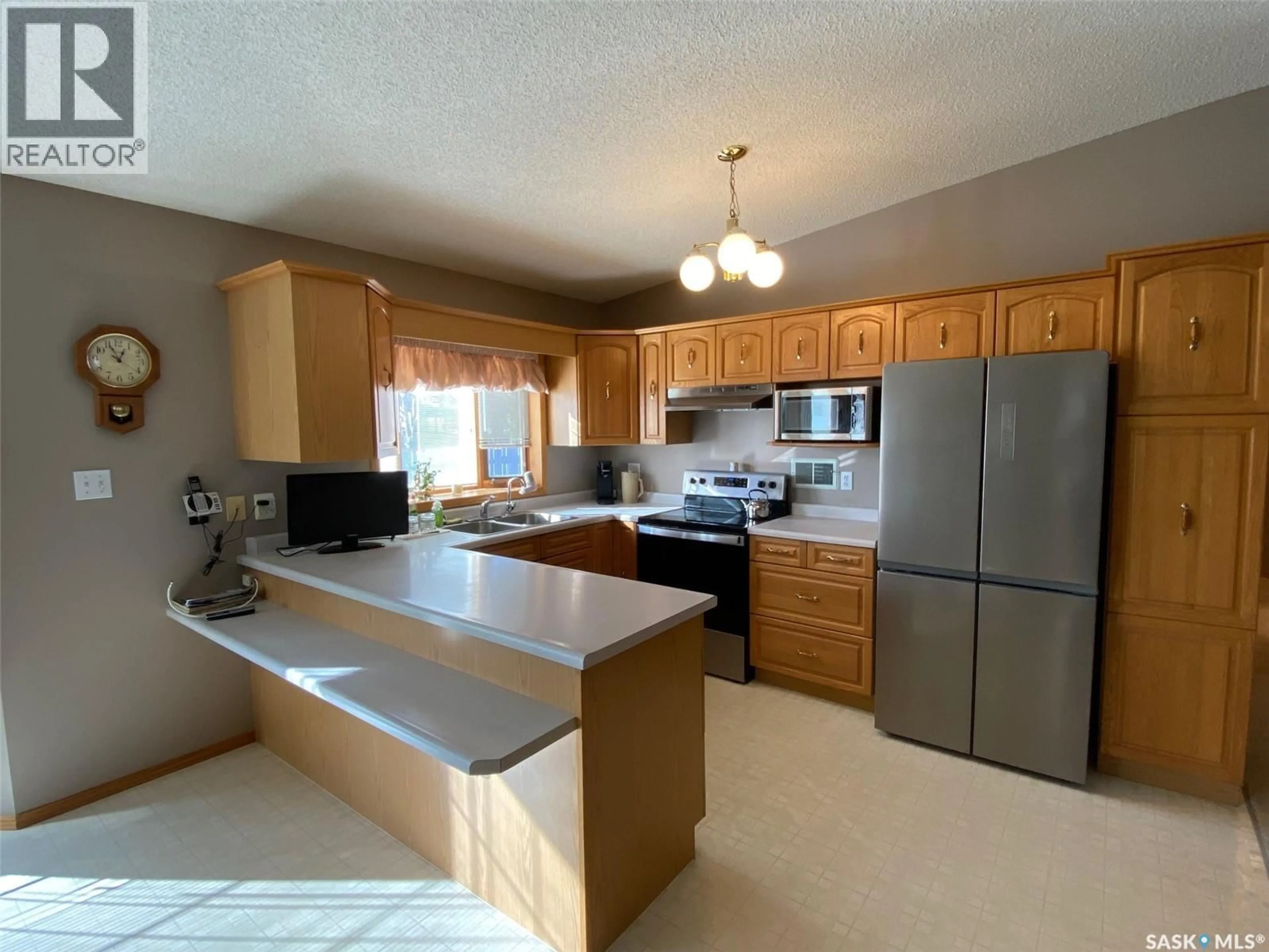 Standard kitchen, unknown for 205 MORRISON DRIVE, Yorkton Saskatchewan S3N4A1