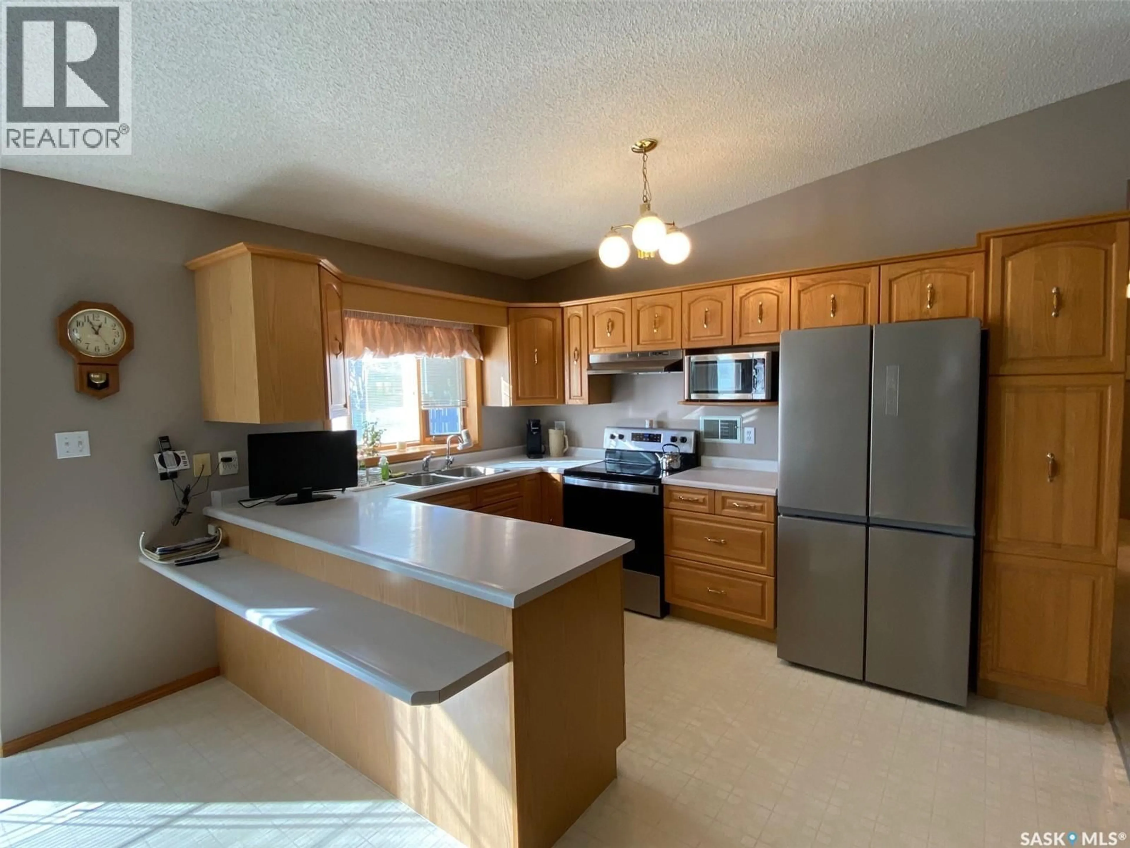 Standard kitchen, unknown for 205 MORRISON DRIVE, Yorkton Saskatchewan S3N4A1