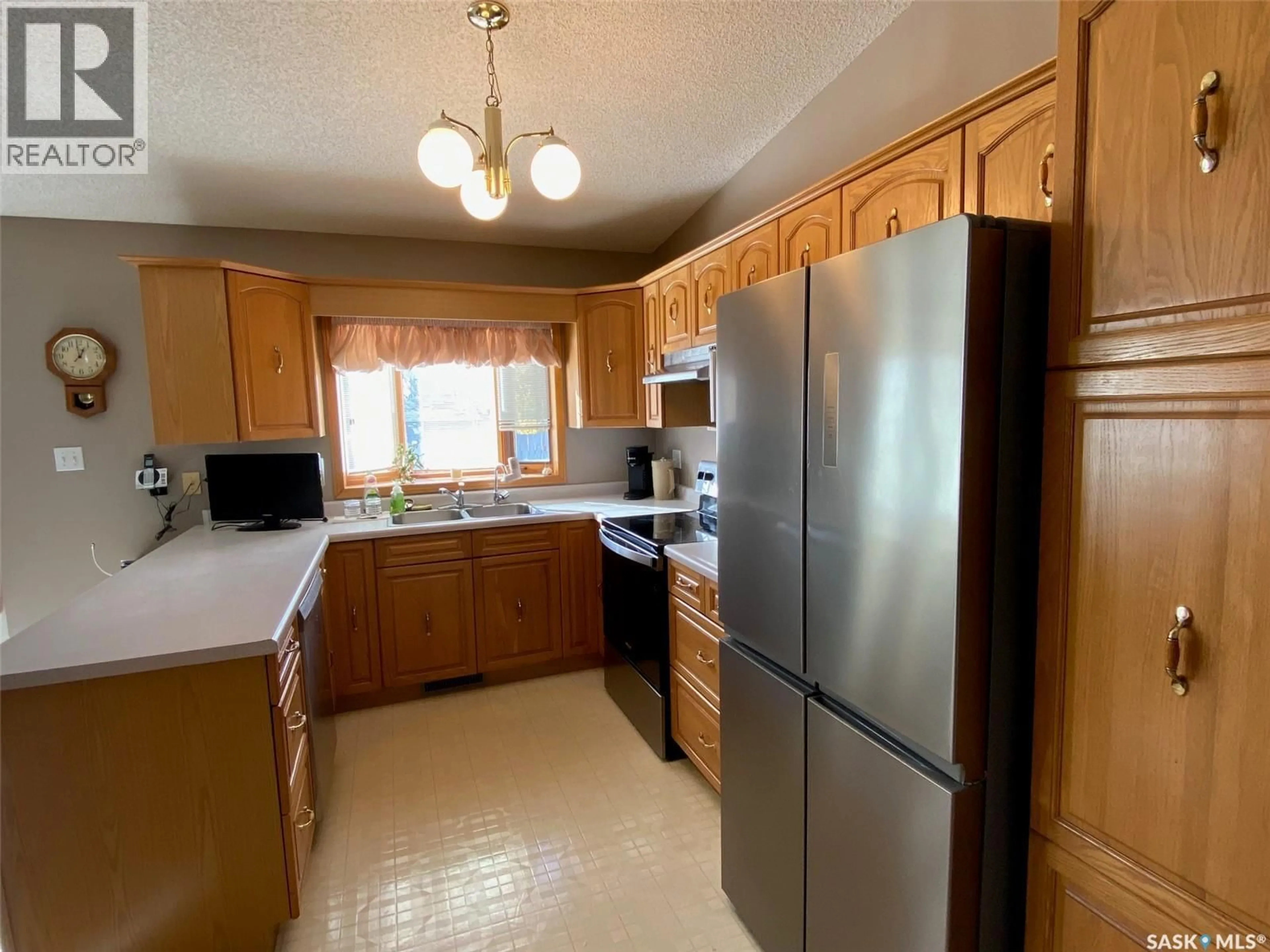 Standard kitchen, unknown for 205 MORRISON DRIVE, Yorkton Saskatchewan S3N4A1