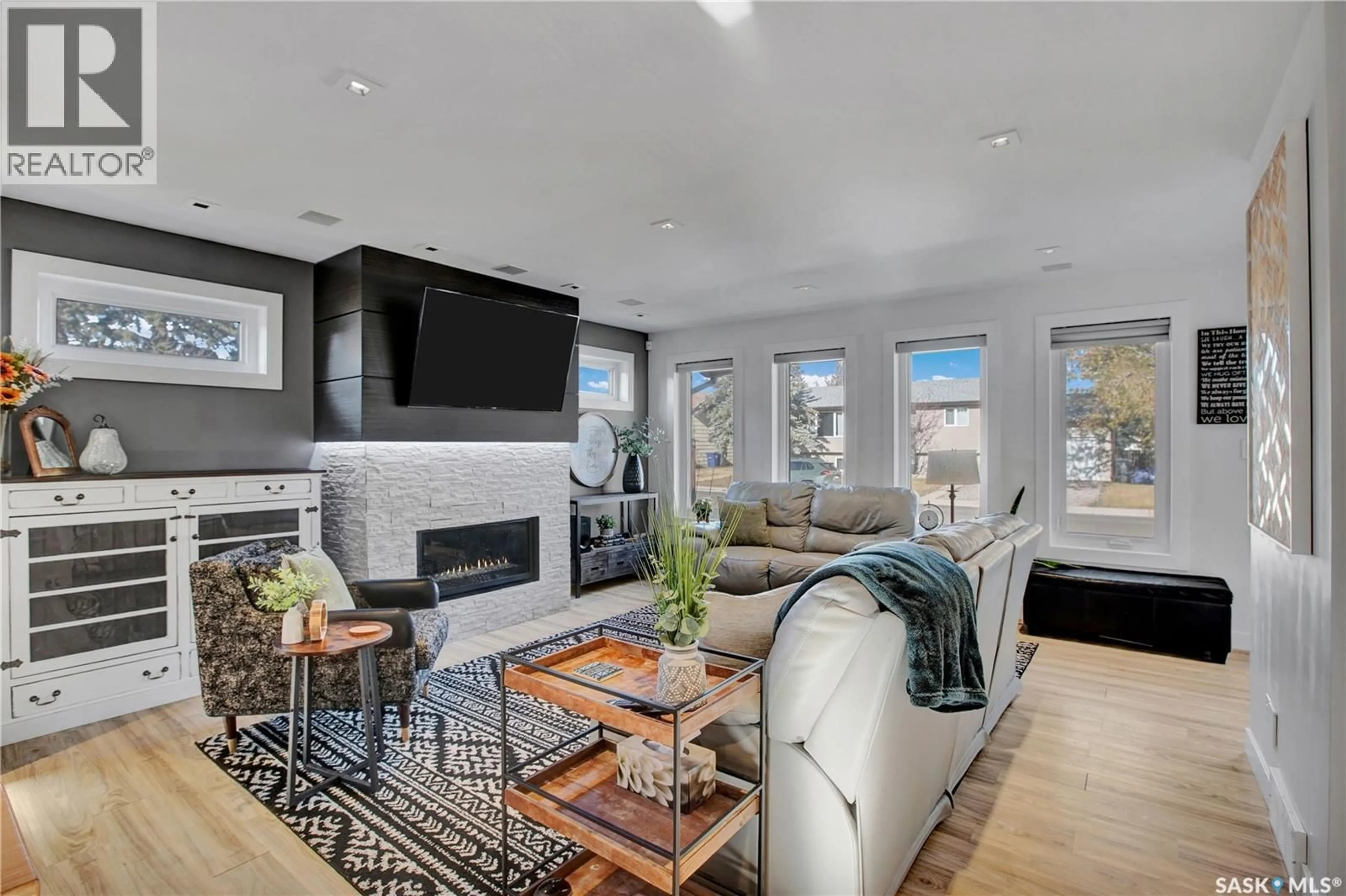 Living room with furniture, unknown for 513 6TH AVENUE, Warman Saskatchewan S0K1X1