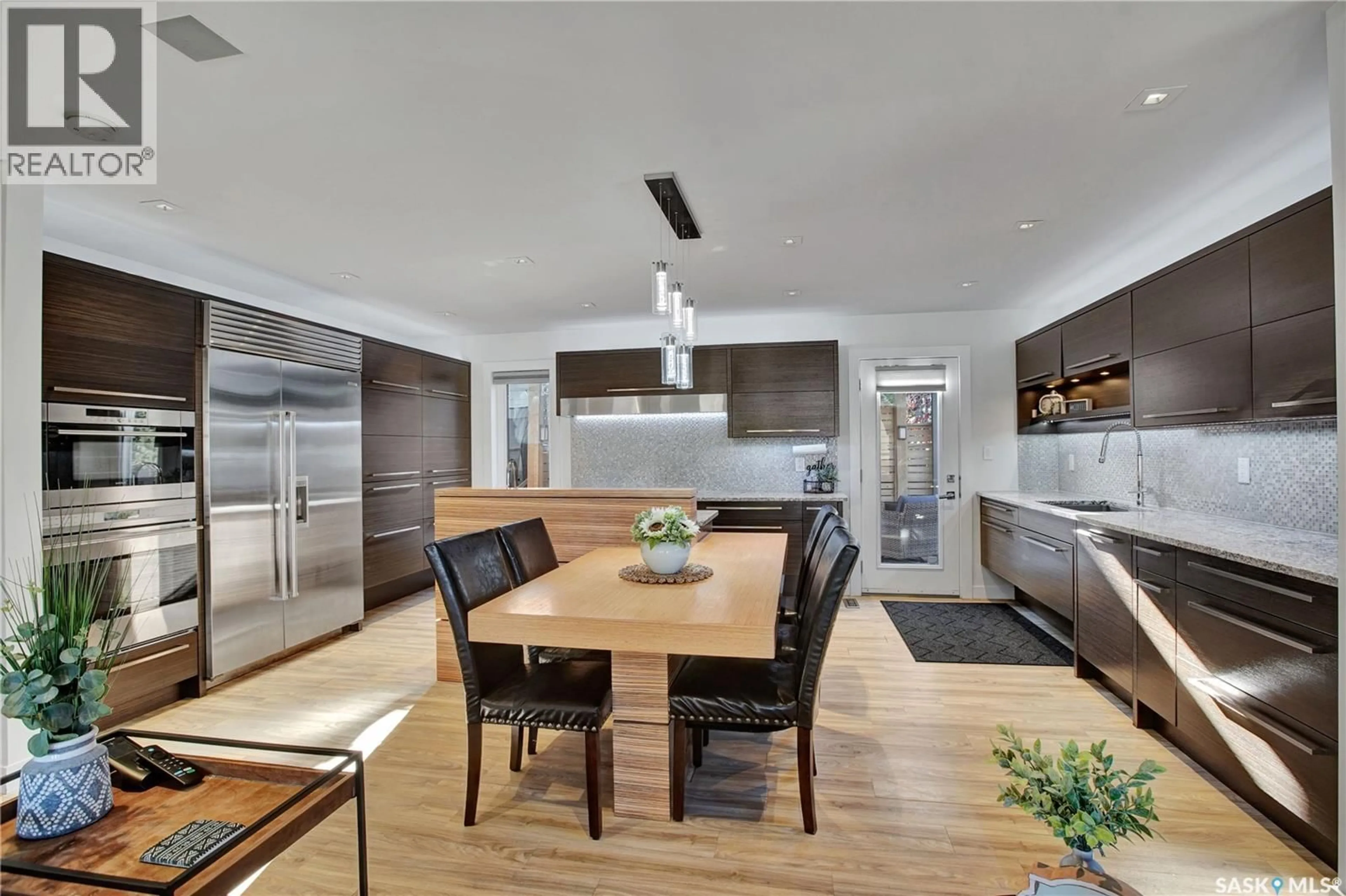 Contemporary kitchen, wood/laminate floor for 513 6TH AVENUE, Warman Saskatchewan S0K1X1