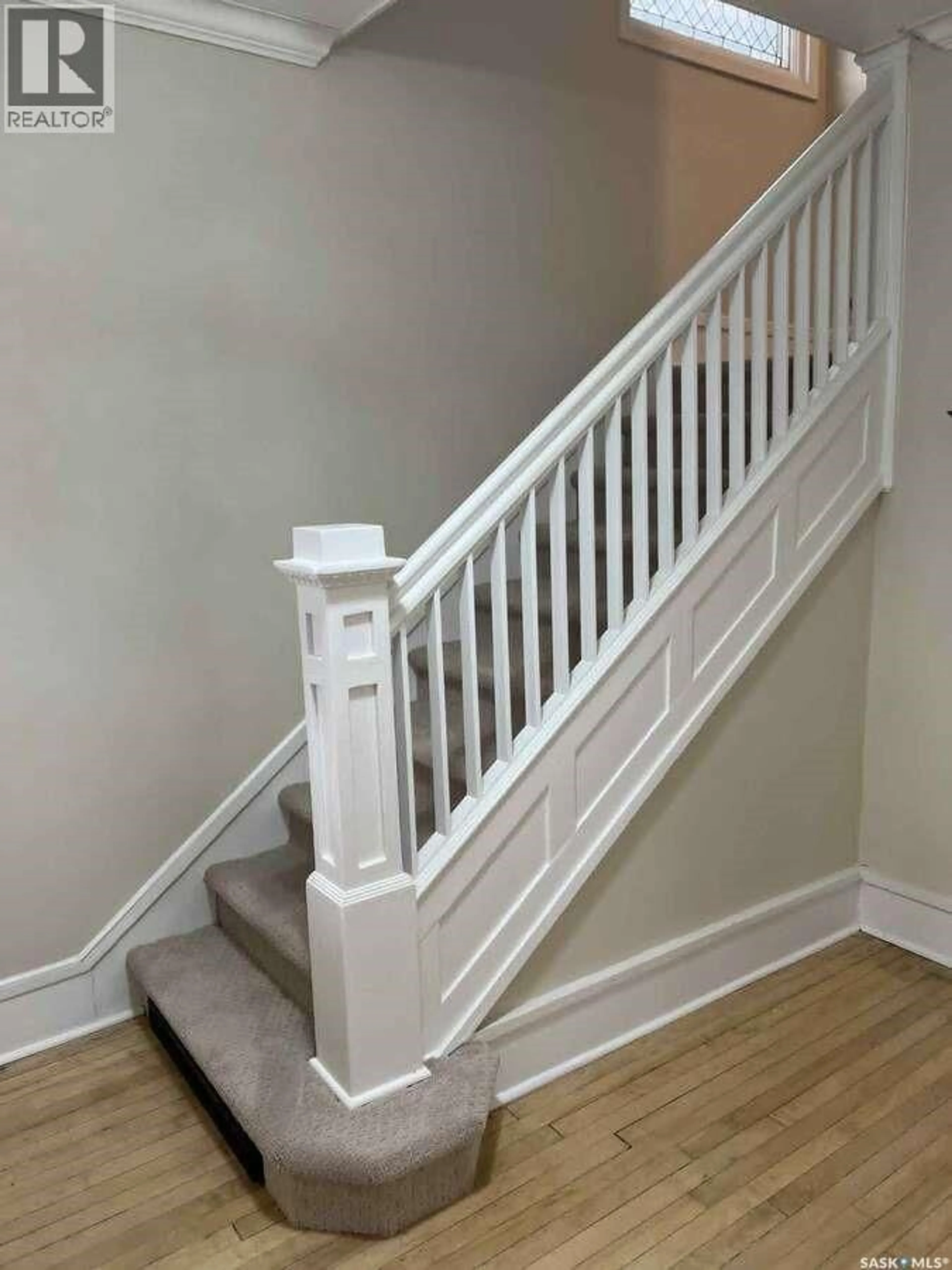 Stairs for 1096 ALGOMA AVENUE, Moose Jaw Saskatchewan S6H3Z5