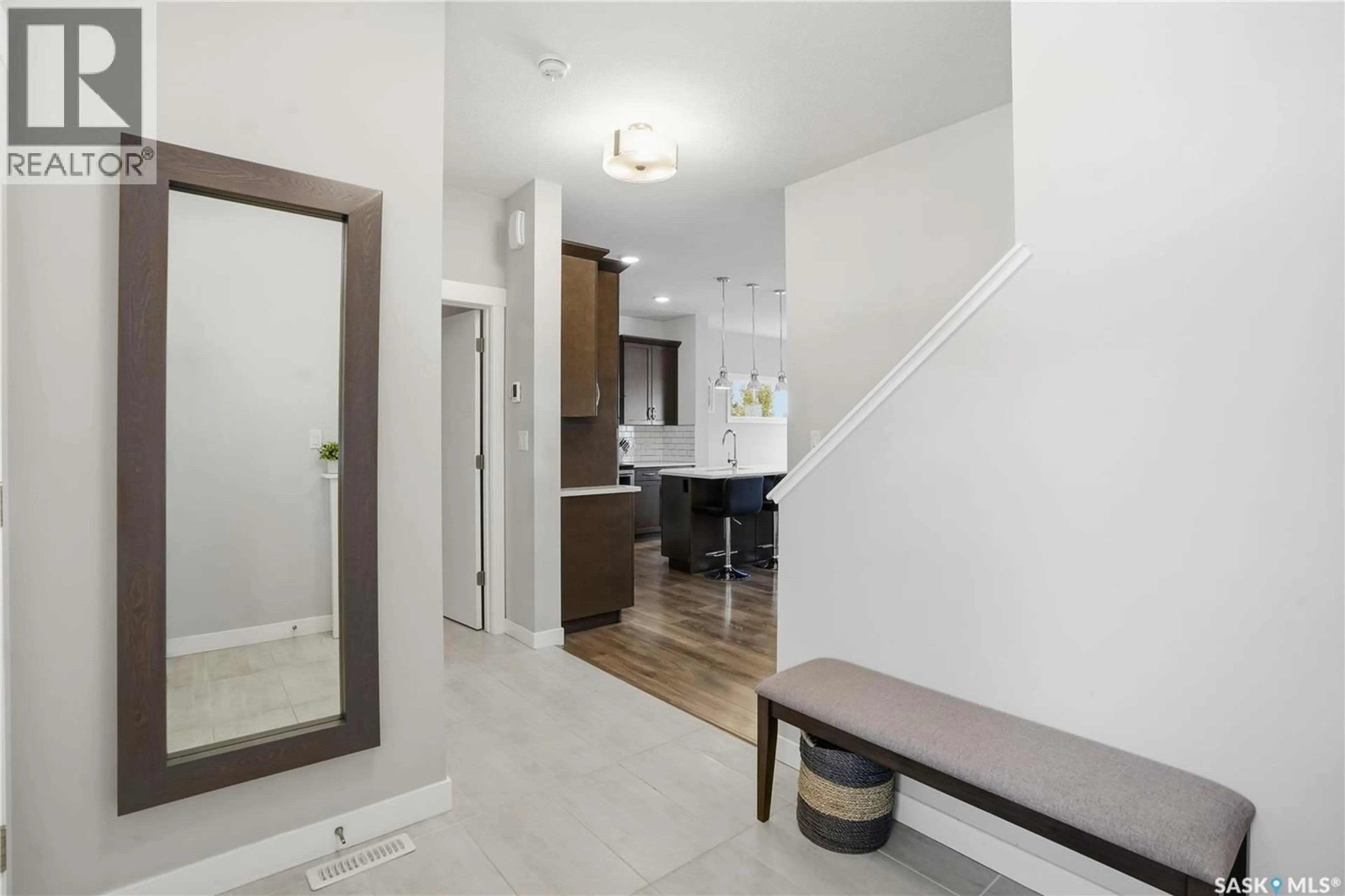 Indoor entryway for 3555 GREEN TURTLE ROAD, Regina Saskatchewan S4V3N8