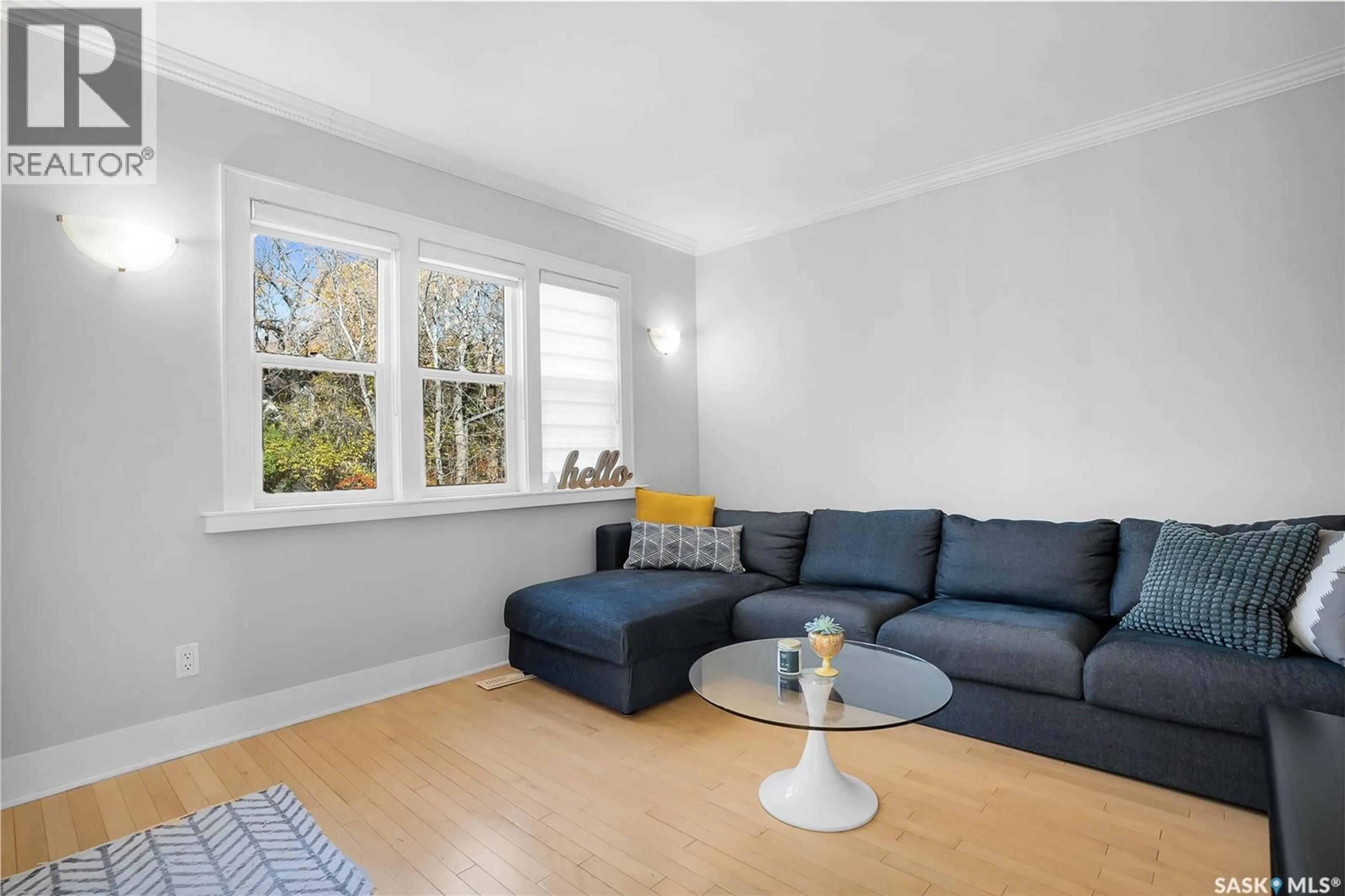 Living room with furniture, wood/laminate floor for 519 WALMER ROAD, Saskatoon Saskatchewan S7L0E1