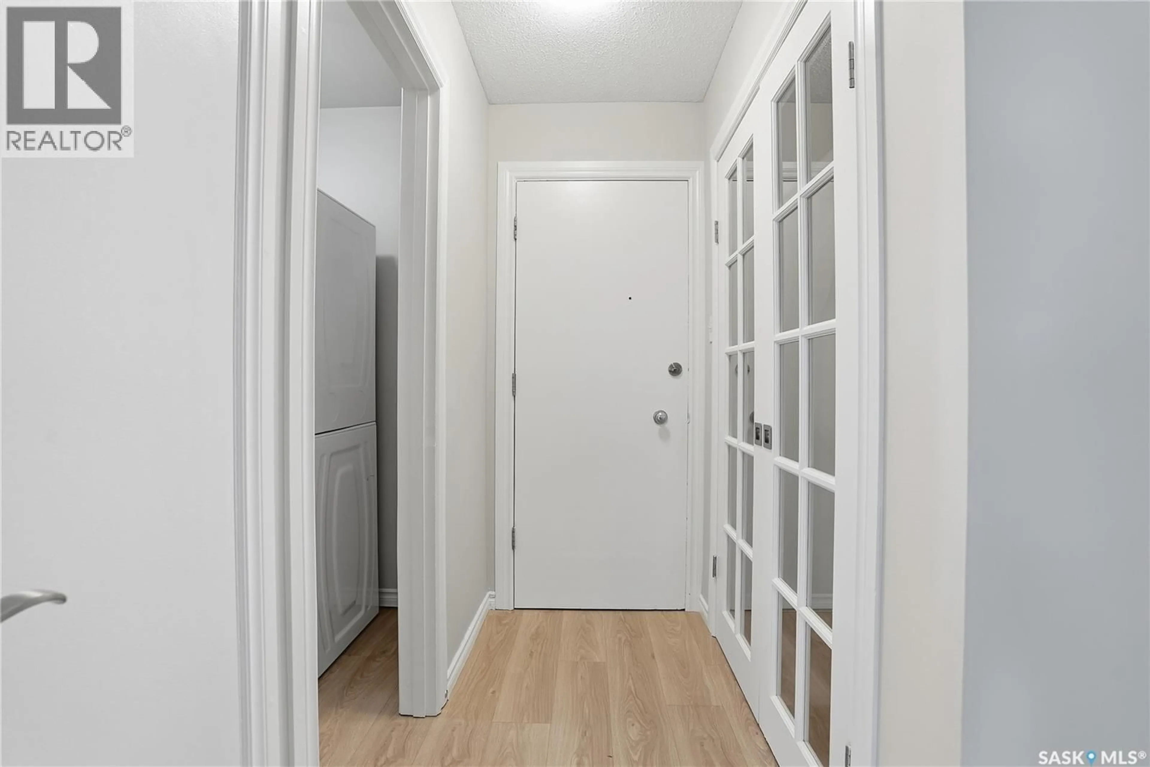 Indoor entryway for 5 3030 ARLINGTON AVENUE, Saskatoon Saskatchewan S7J2J9