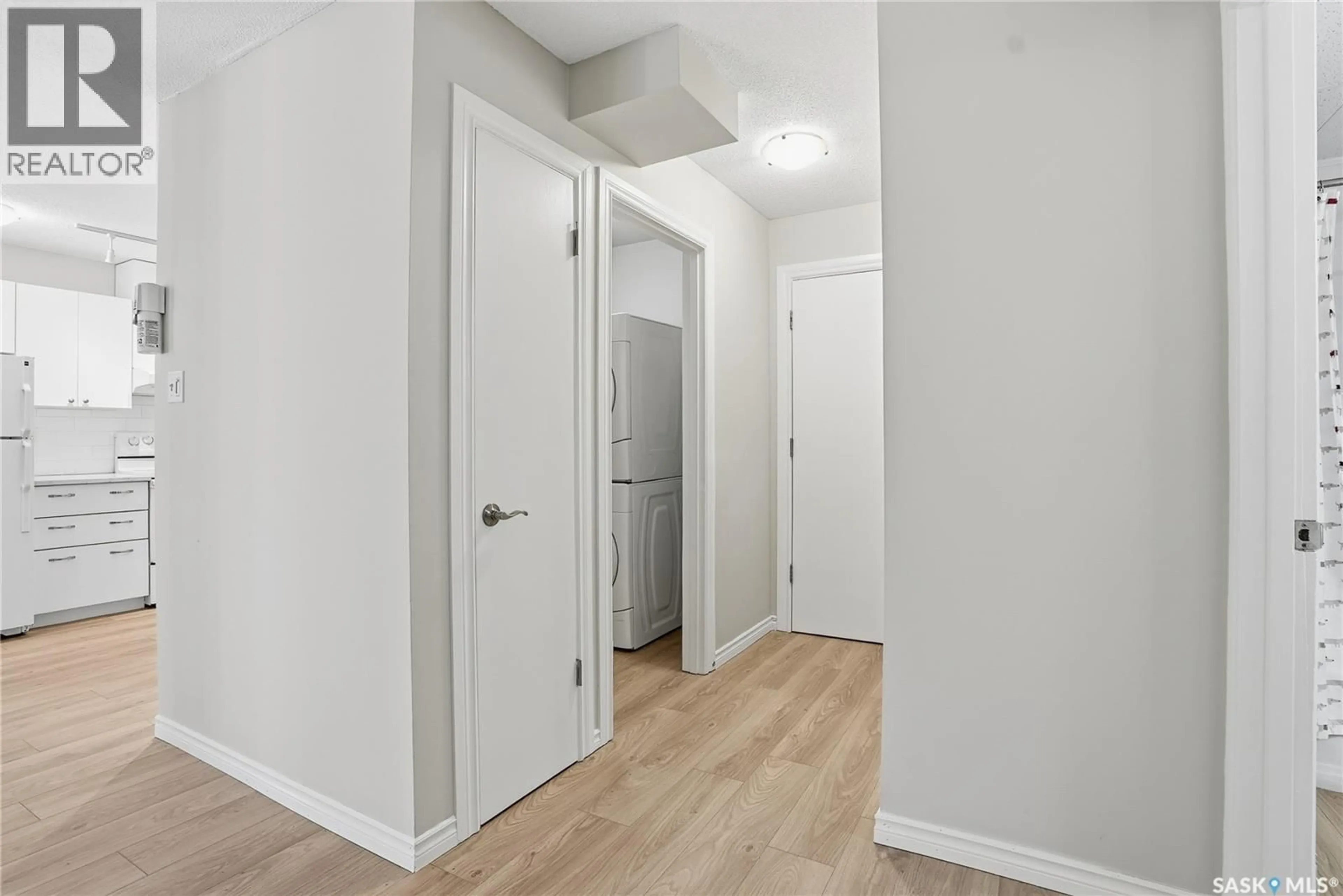 Indoor entryway for 5 3030 ARLINGTON AVENUE, Saskatoon Saskatchewan S7J2J9