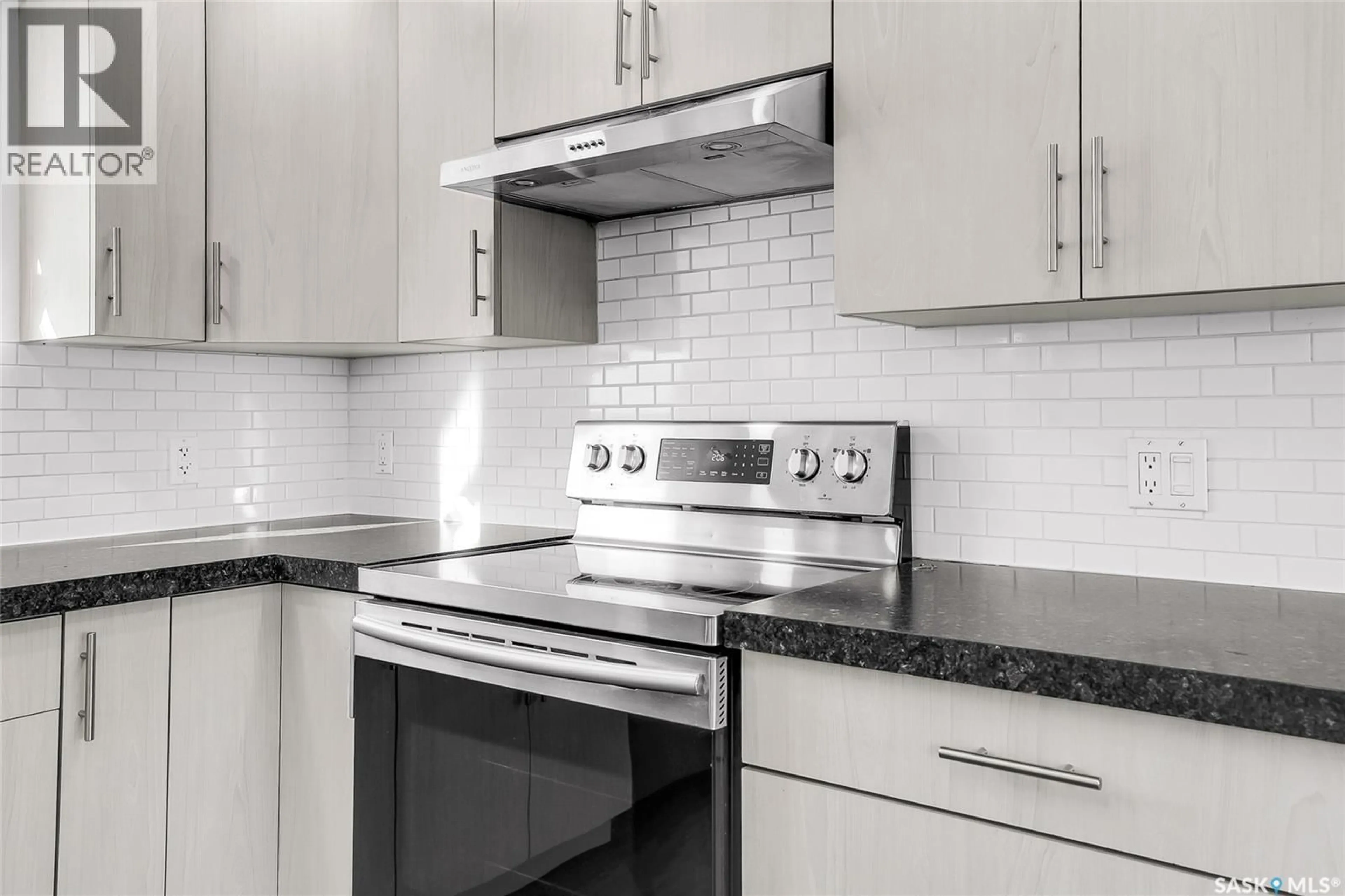 Standard kitchen, unknown for 349 V AVENUE, Saskatoon Saskatchewan S7M3E4