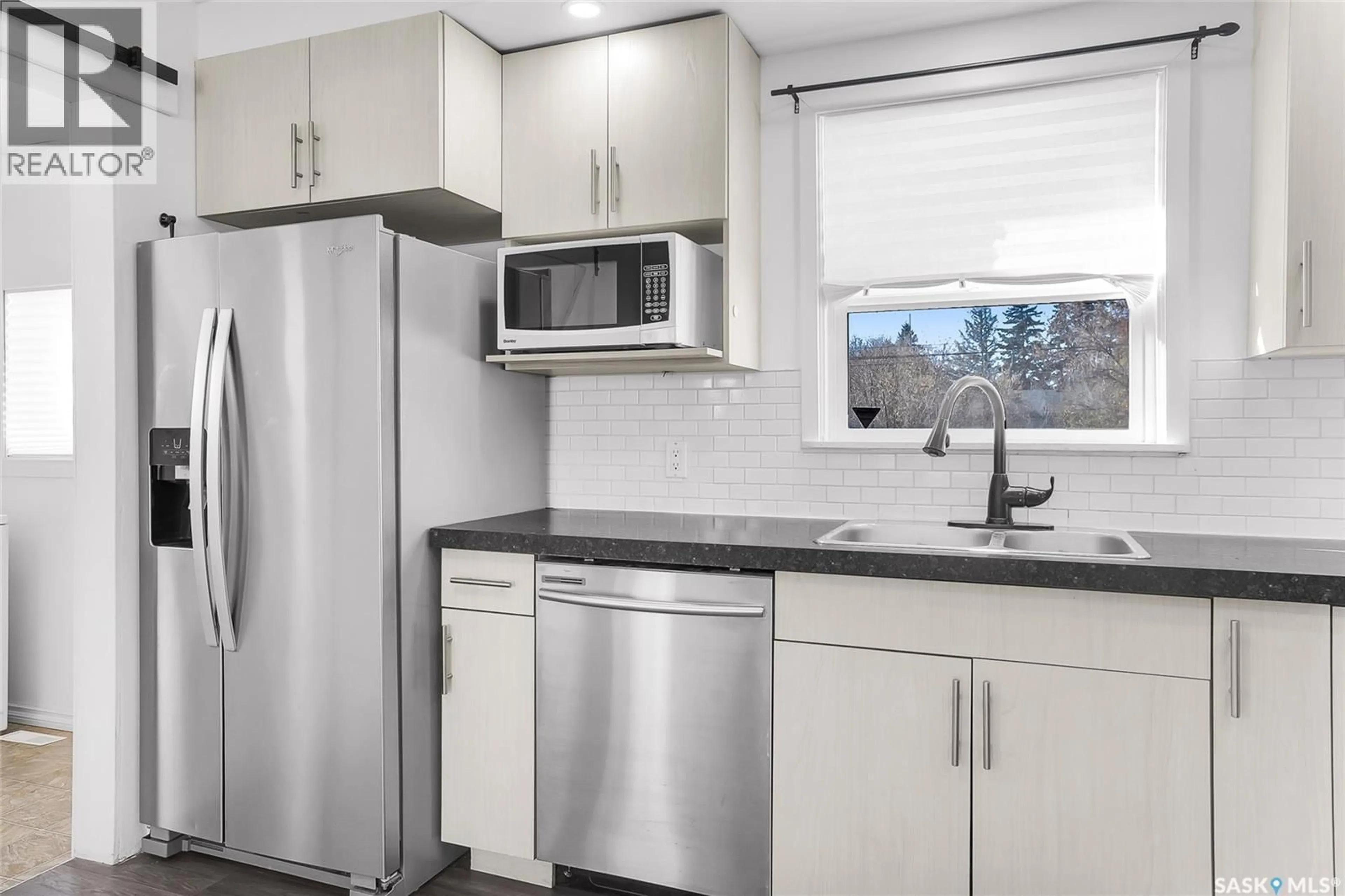 Standard kitchen, unknown for 349 V AVENUE, Saskatoon Saskatchewan S7M3E4