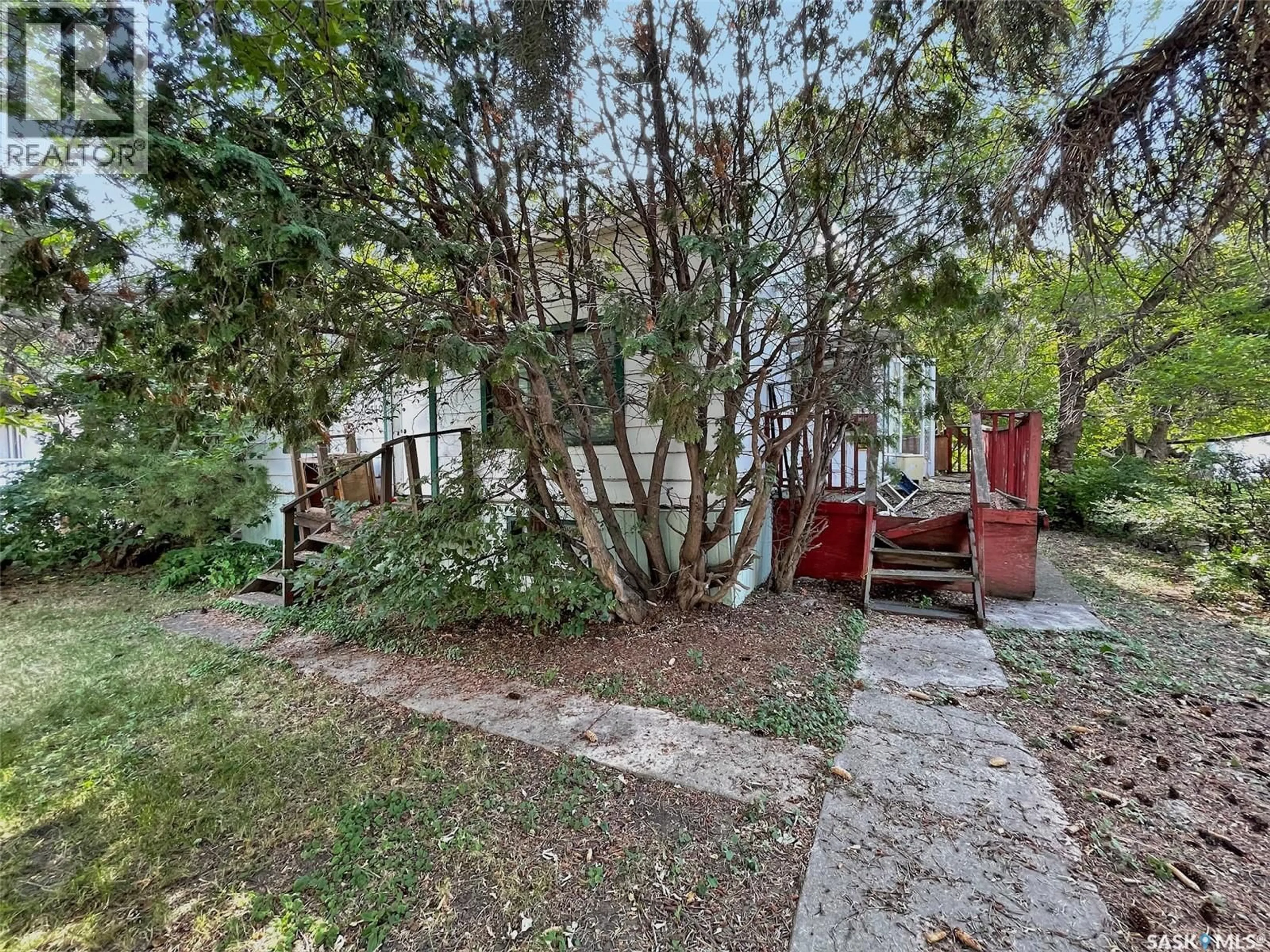 A pic from outside/outdoor area/front of a property/back of a property/a pic from drone, street for 310 6TH AVENUE, Swift Current Saskatchewan S9H3P1