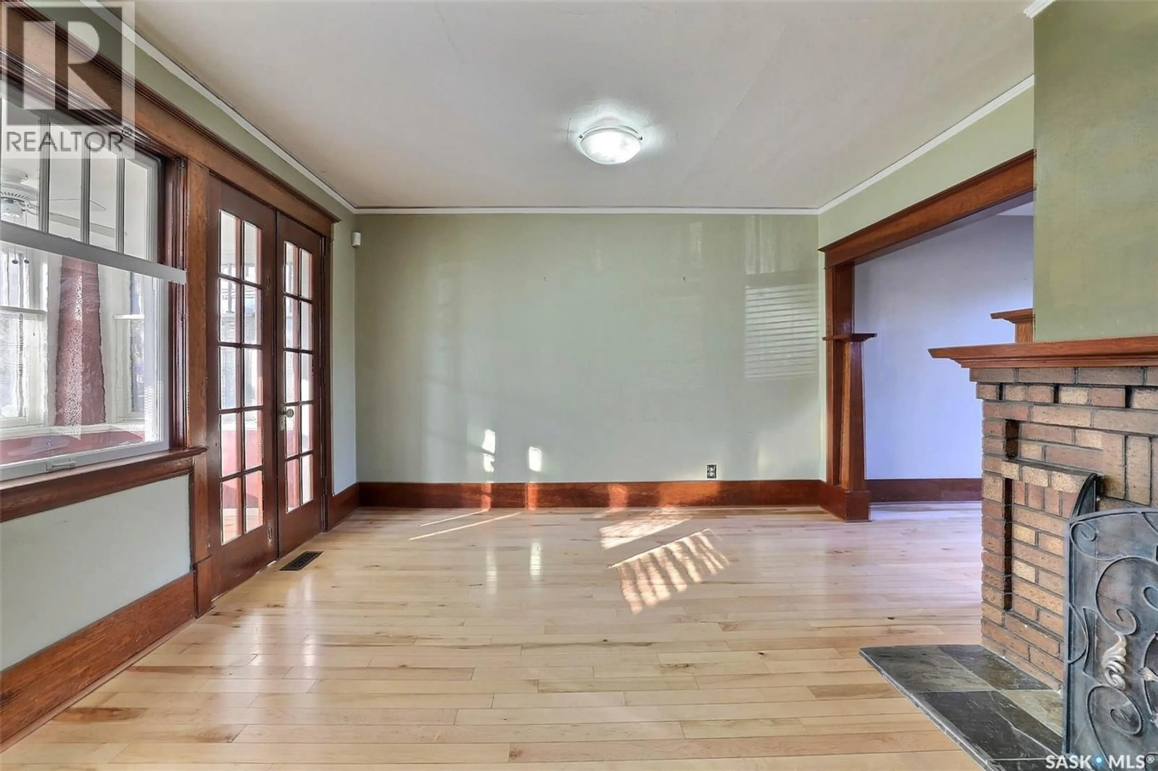 Indoor foyer for 2818 REGINA AVENUE, Regina Saskatchewan S4S0G5