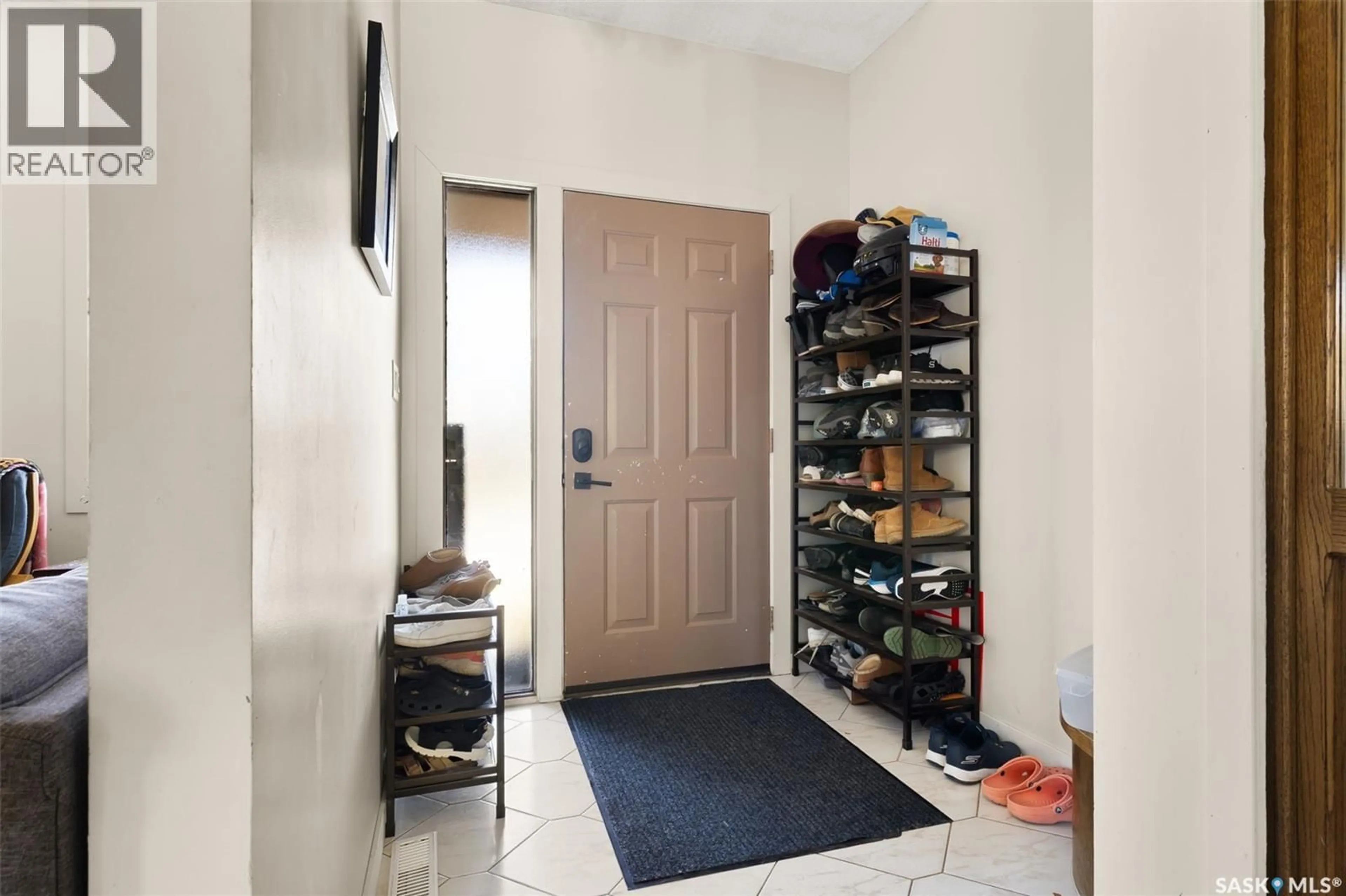 Indoor entryway for 238 HECTOR CRESCENT, Regina Saskatchewan S4Y1C6