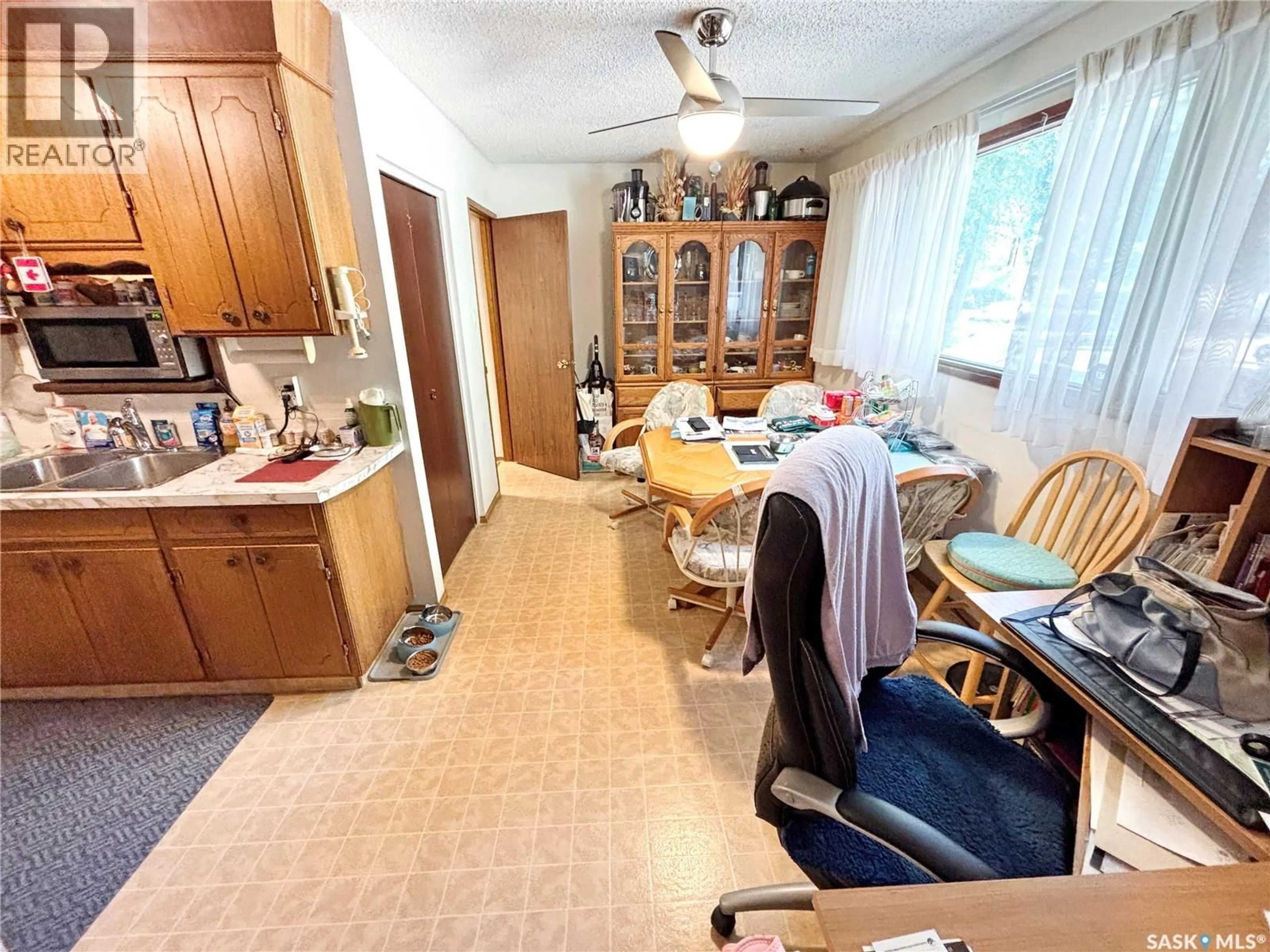 A pic of a room for 253 LLOYD CRESCENT, Saskatoon Saskatchewan S7L4Y9