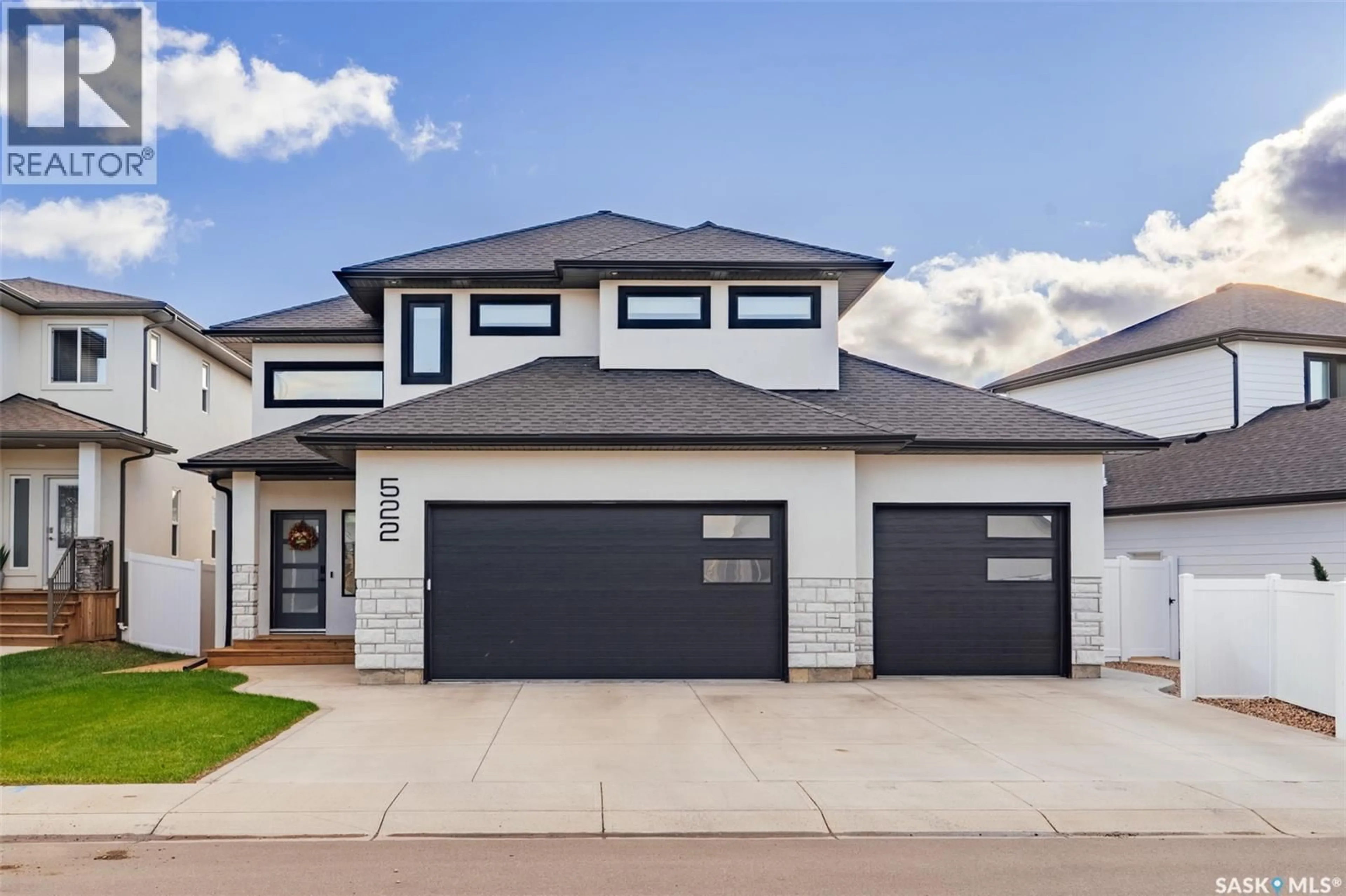 Home with vinyl exterior material, street for 522 HAMM CRESCENT, Saskatoon Saskatchewan S7V0Z2