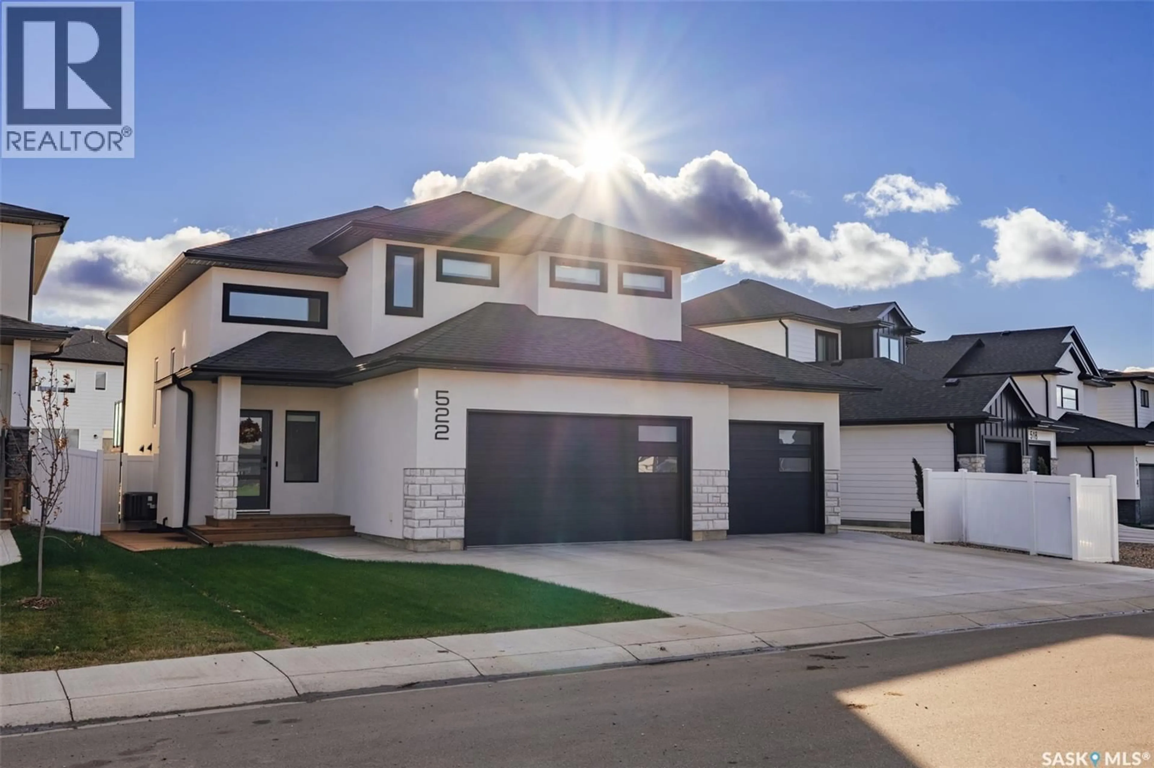 Home with vinyl exterior material, street for 522 HAMM CRESCENT, Saskatoon Saskatchewan S7V0Z2