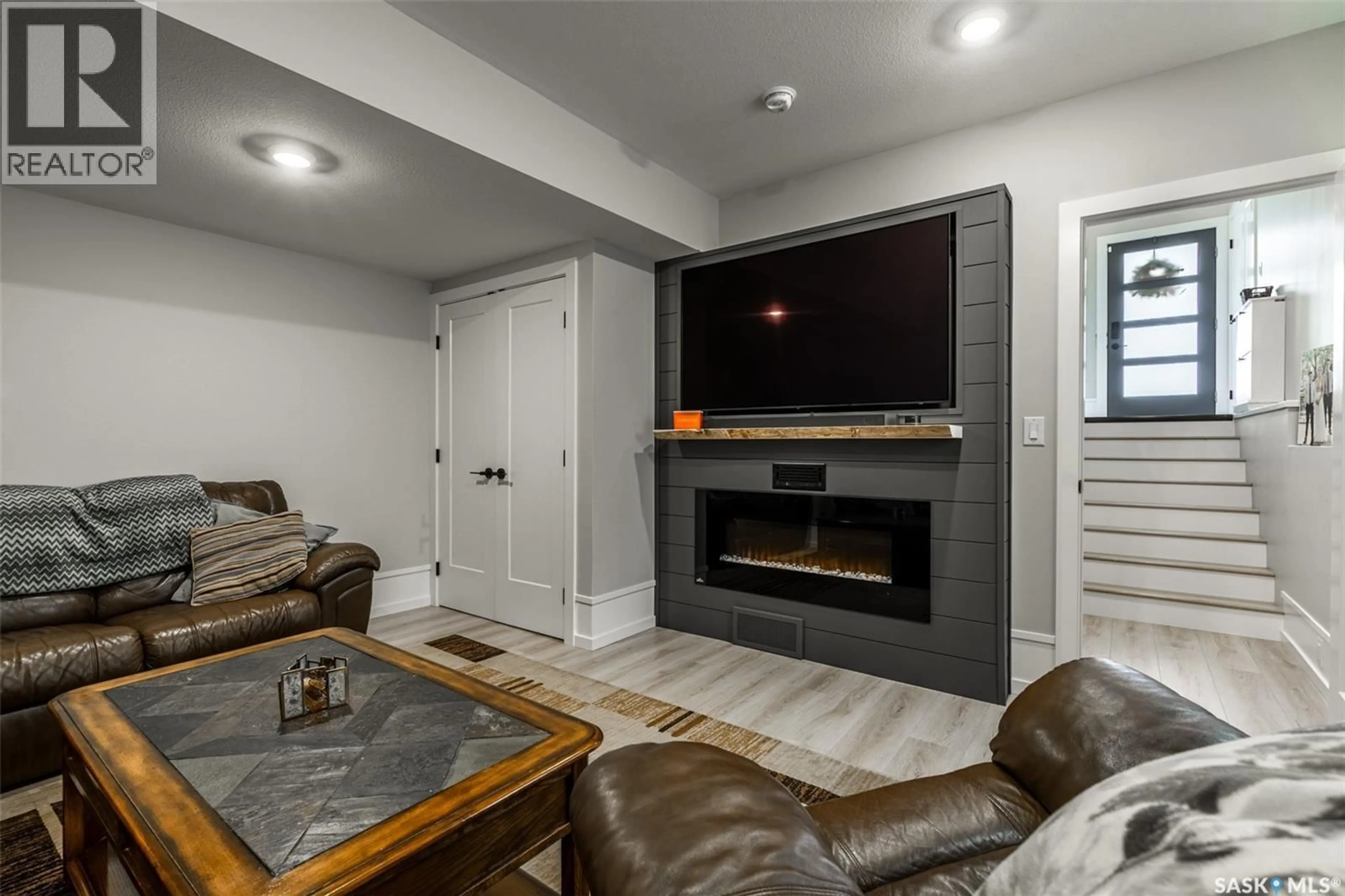 Living room with furniture, unknown for 522 HAMM CRESCENT, Saskatoon Saskatchewan S7V0Z2