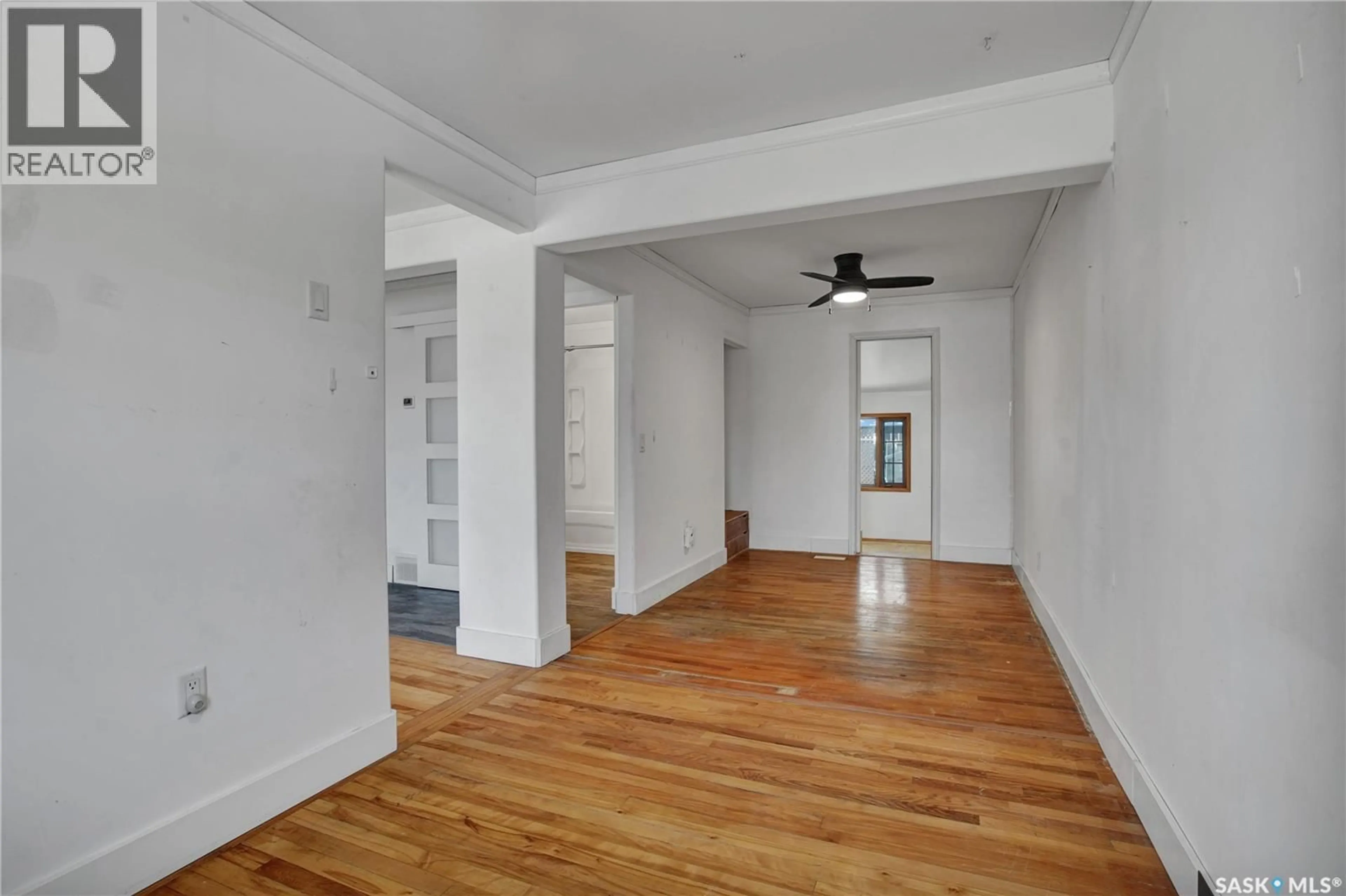 A pic of a room for 1018 O AVENUE, Saskatoon Saskatchewan S7M1Z6