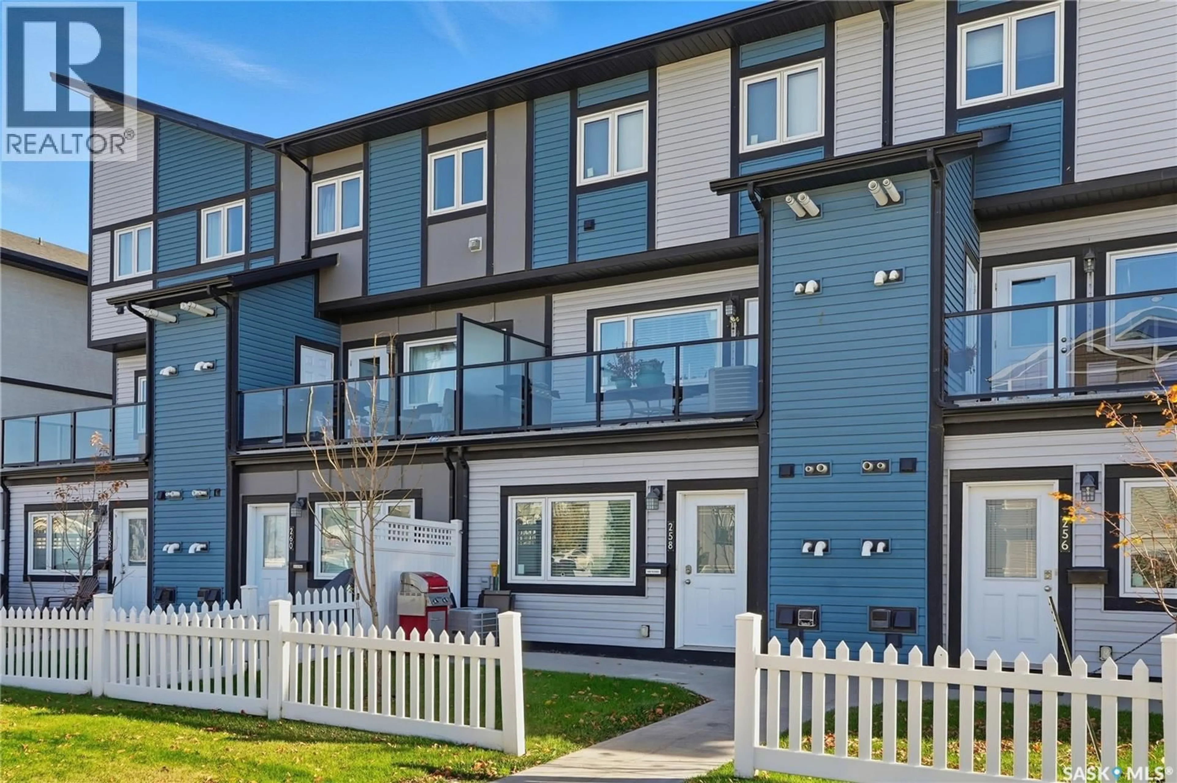 Home with vinyl exterior material, unknown for 250 - 258 AKHTAR BEND, Saskatoon Saskatchewan S7W0W4