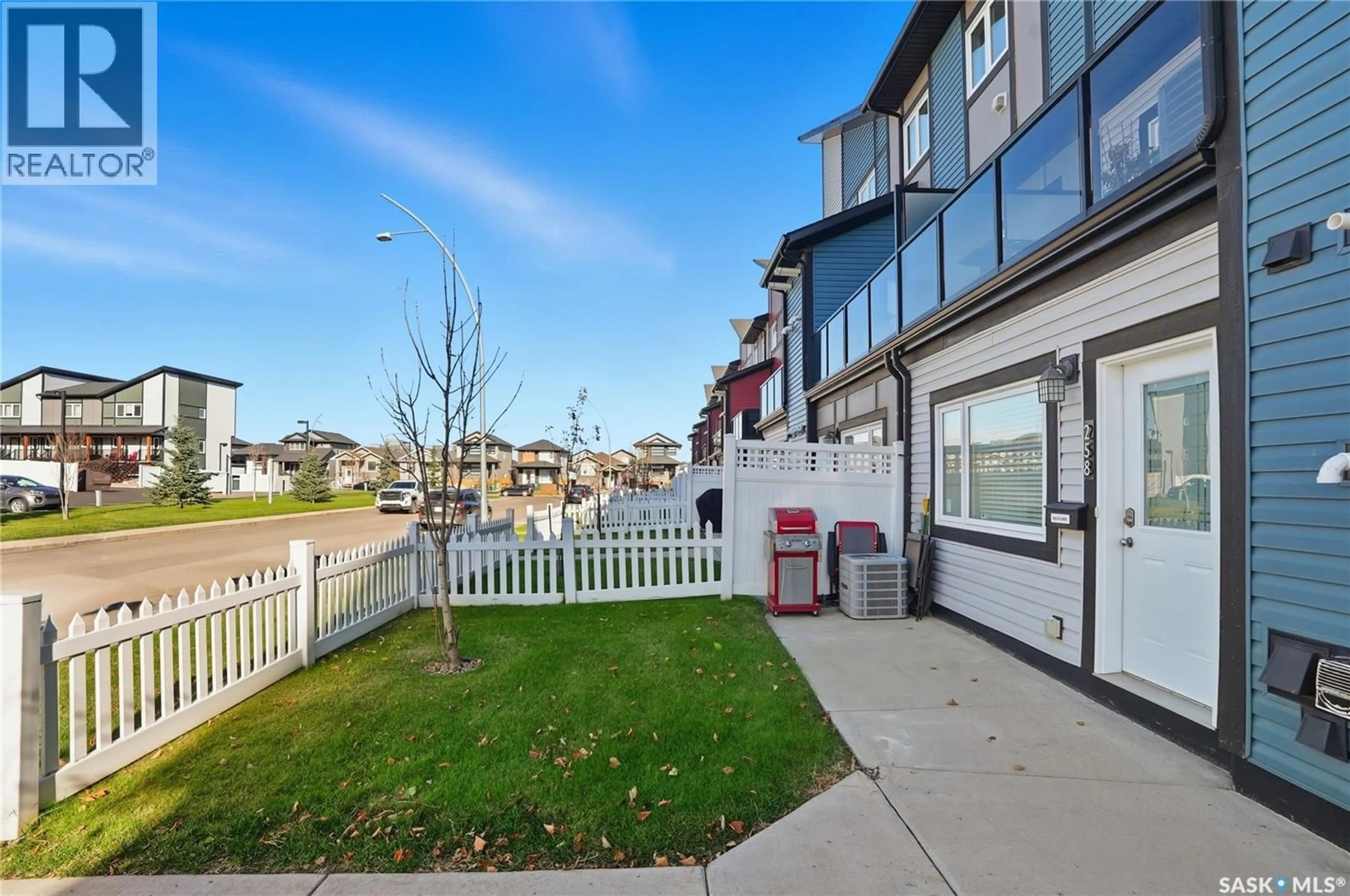 Patio, street for 250 - 258 AKHTAR BEND, Saskatoon Saskatchewan S7W0W4