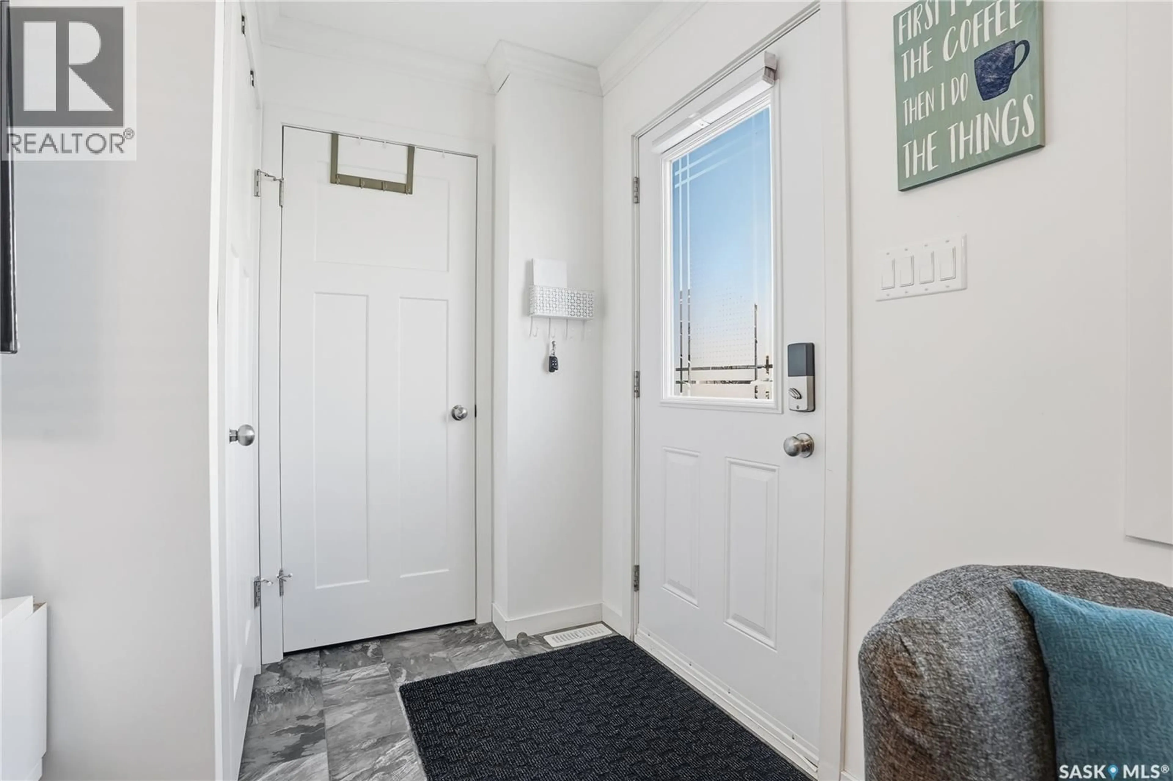 Indoor entryway for 250 - 258 AKHTAR BEND, Saskatoon Saskatchewan S7W0W4