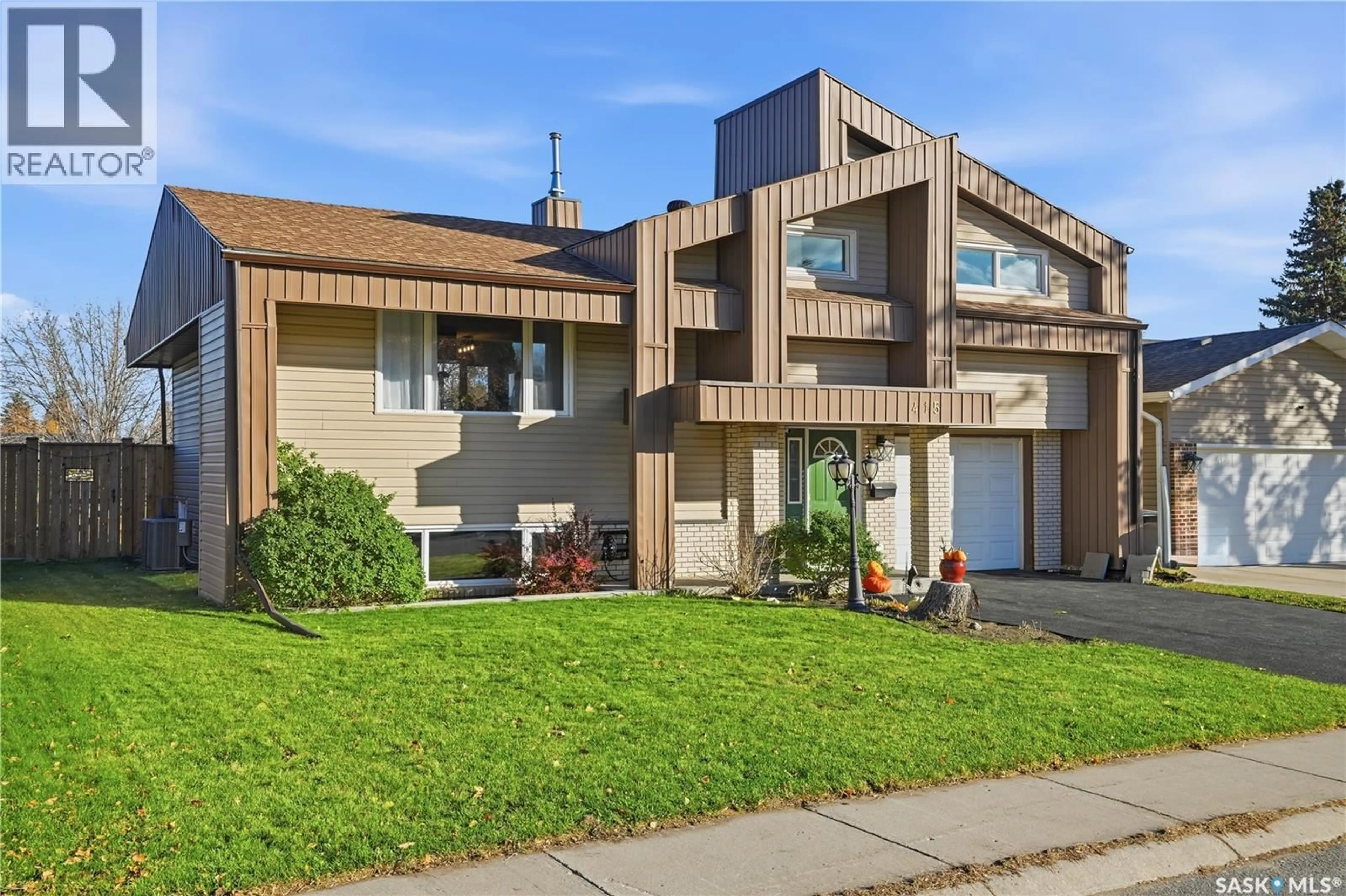 Home with vinyl exterior material, street for 415 WATHAMAN CRESCENT, Saskatoon Saskatchewan S7K4P8