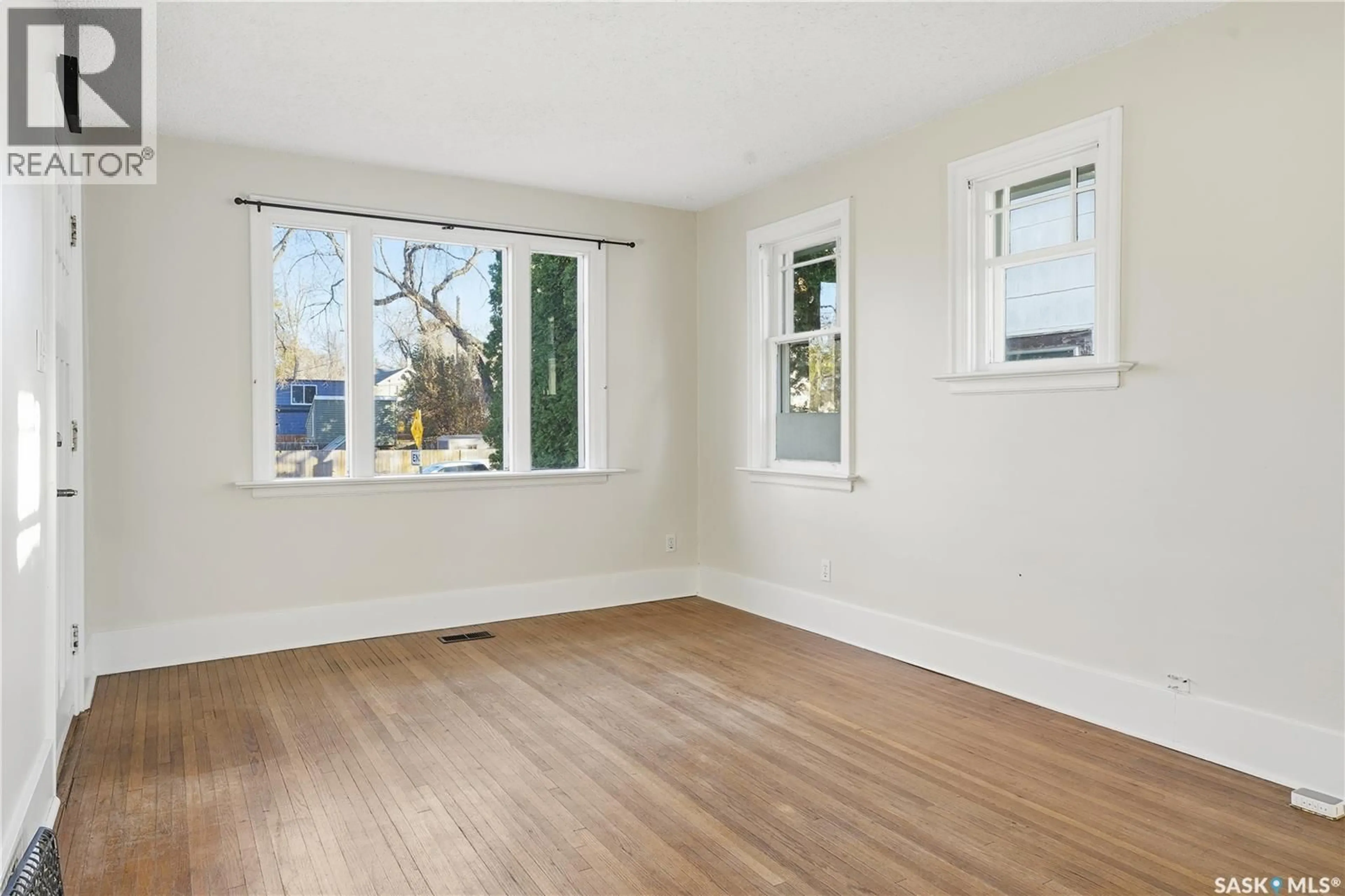 A pic of a room for E - 406 5TH STREET, Saskatoon Saskatchewan S7H1E9