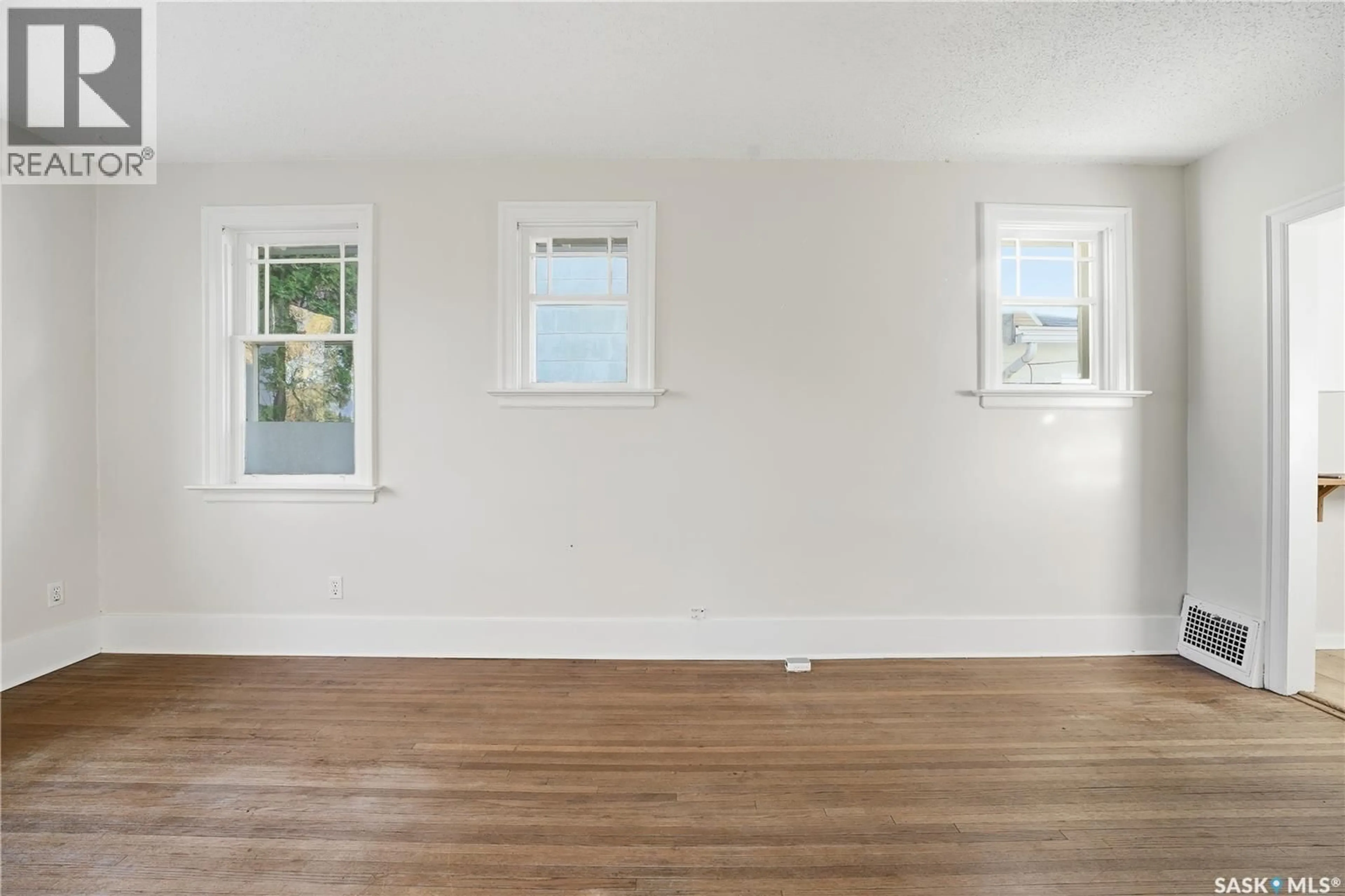 A pic of a room for E - 406 5TH STREET, Saskatoon Saskatchewan S7H1E9