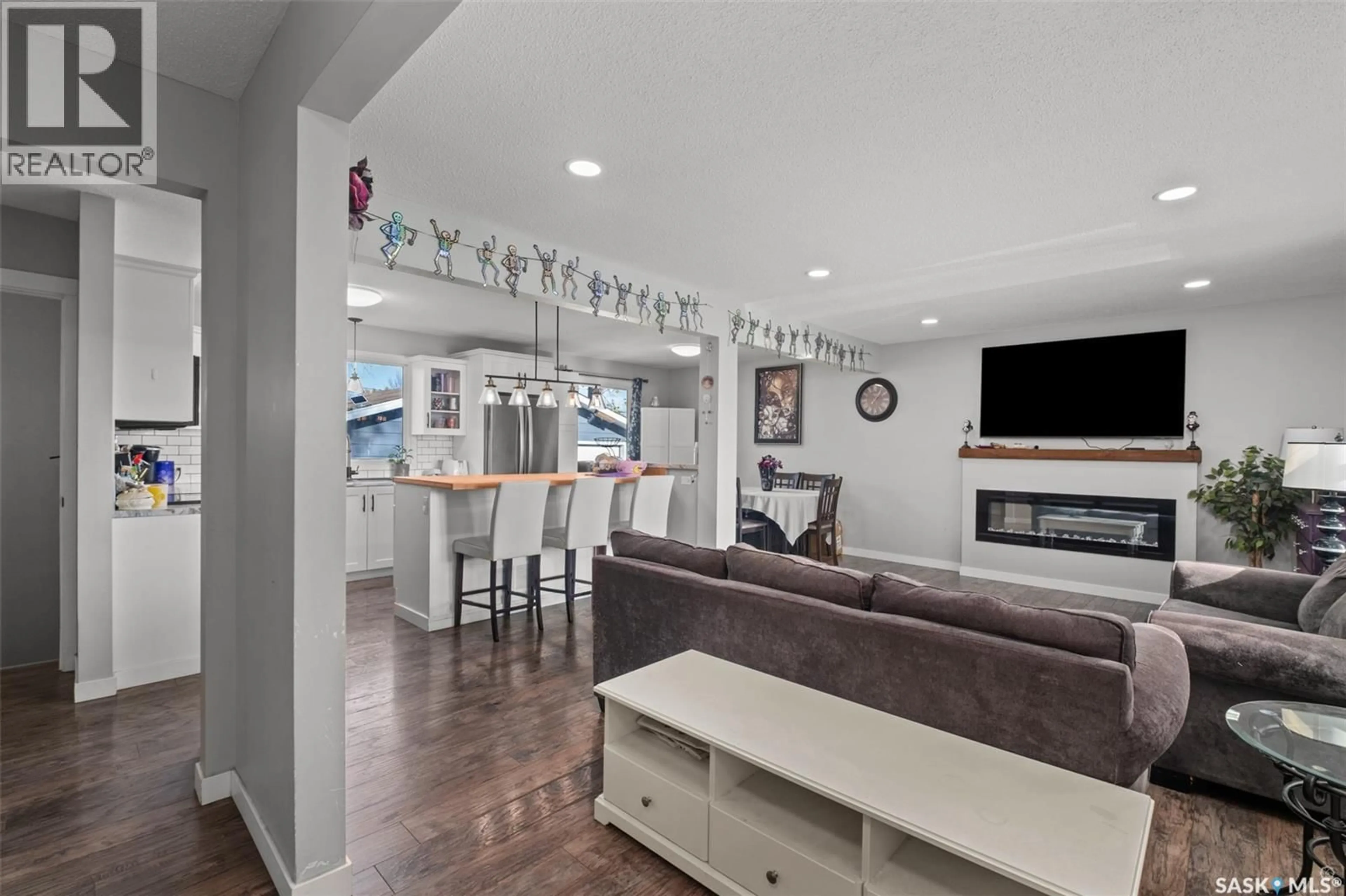 Open concept kitchen, ceramic/tile floor for 724 EASTWOOD STREET, Prince Albert Saskatchewan S6V2T5