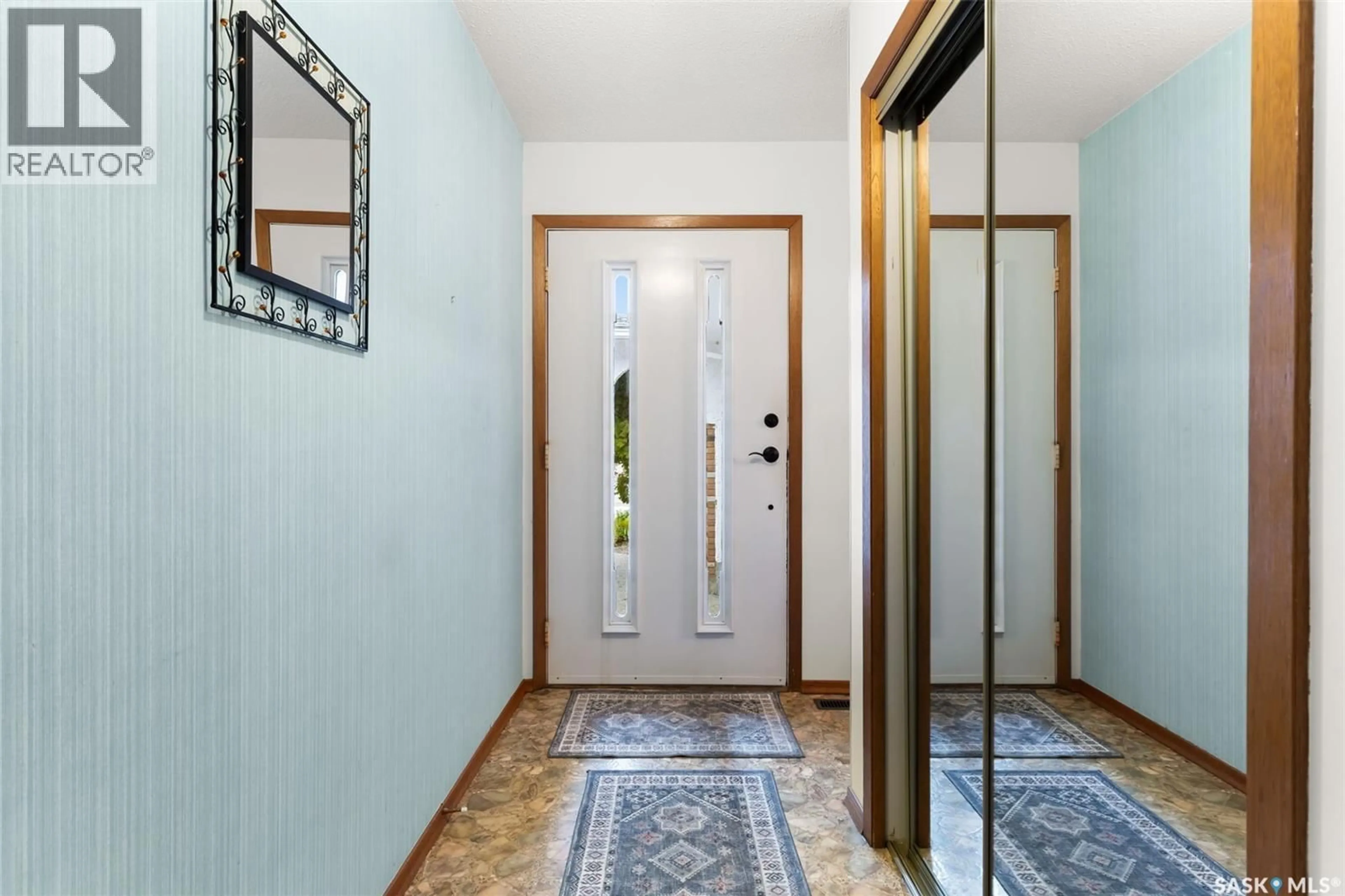 Indoor entryway for 146 WILLISTON DRIVE, Regina Saskatchewan S4X1C6