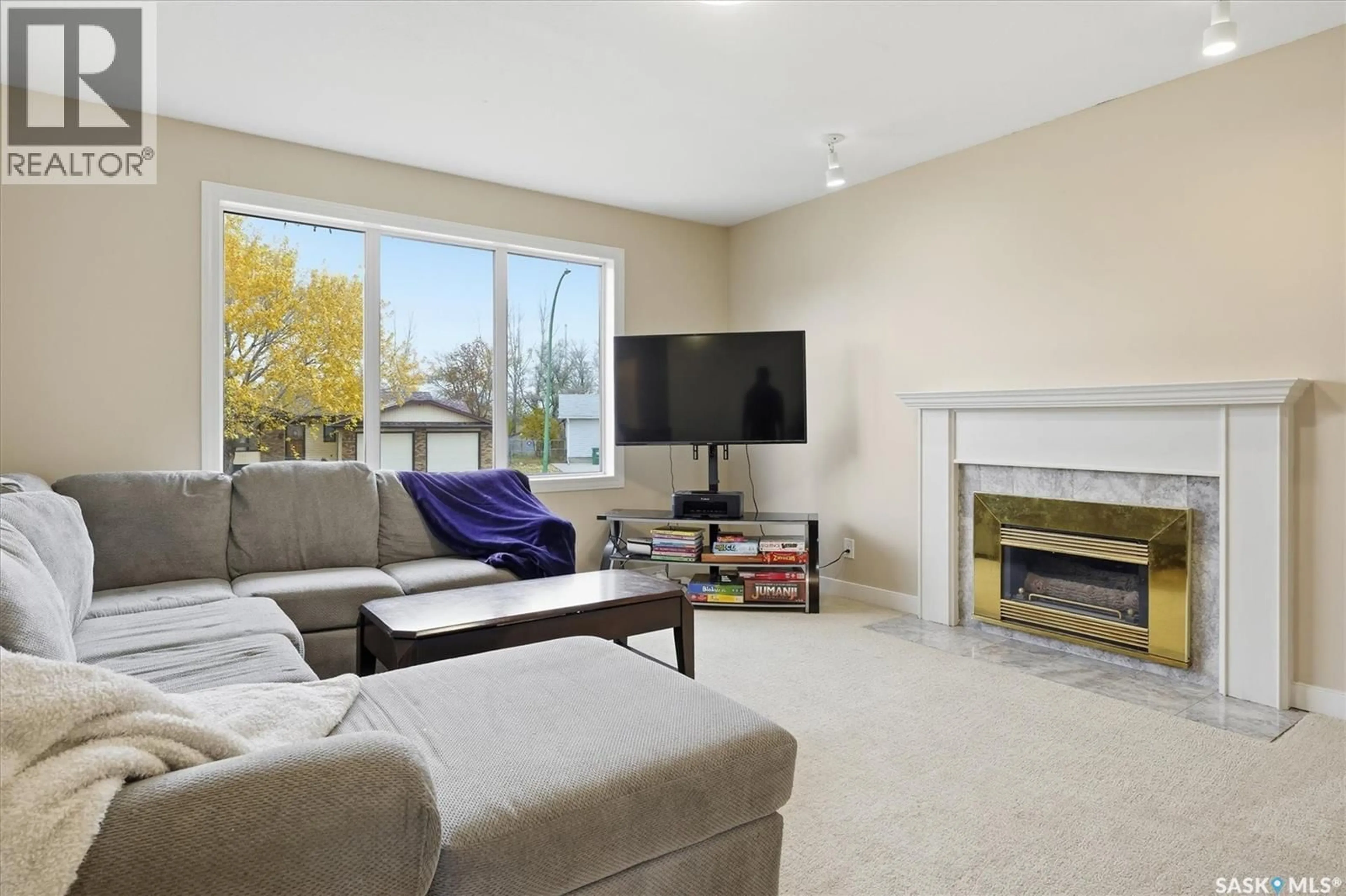 Living room with furniture, unknown for 614 REID ROAD, Saskatoon Saskatchewan S7N3J5