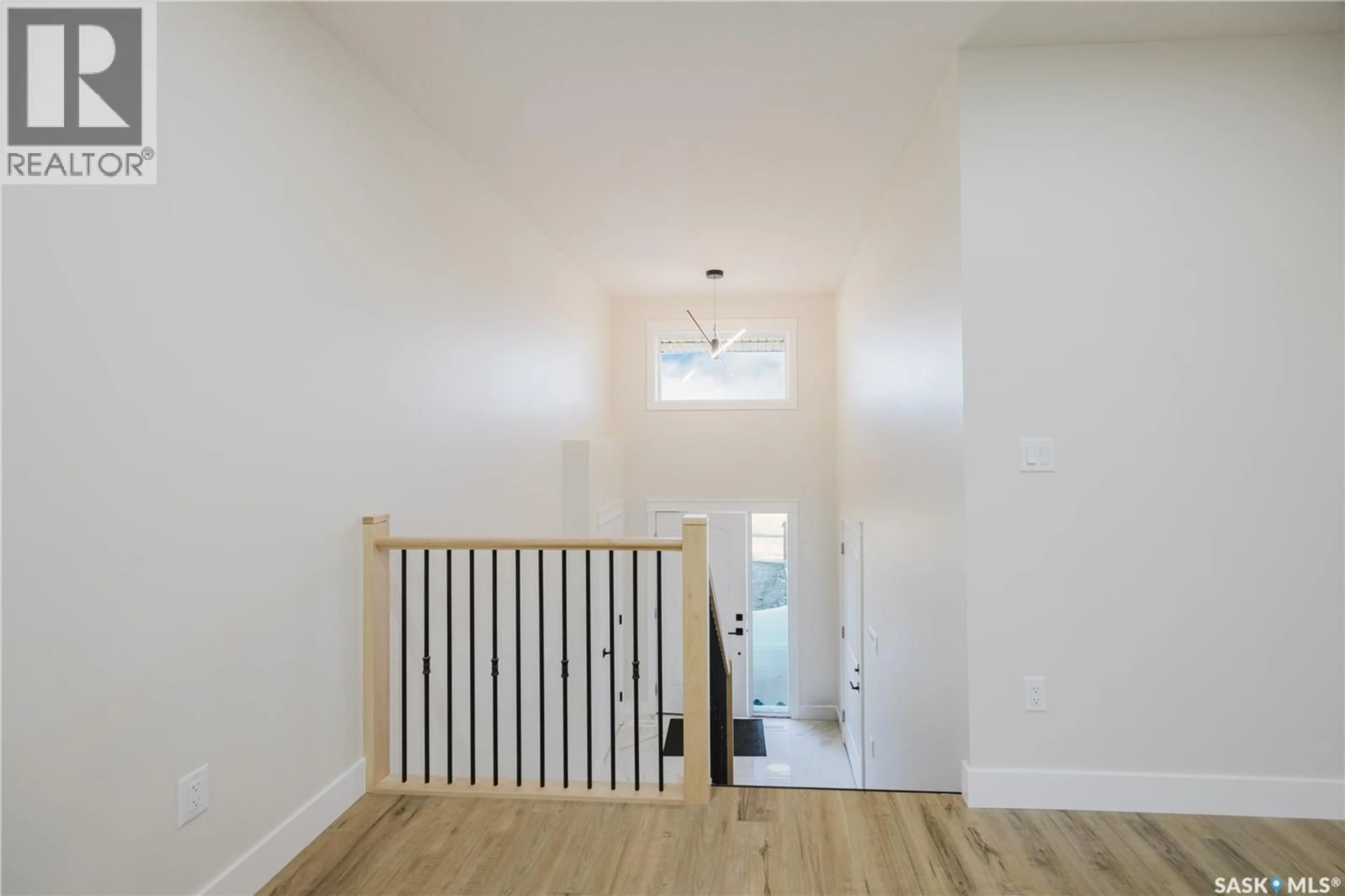 Indoor entryway for 438 STROMBERG CRESCENT, Saskatoon Saskatchewan S7L7N7