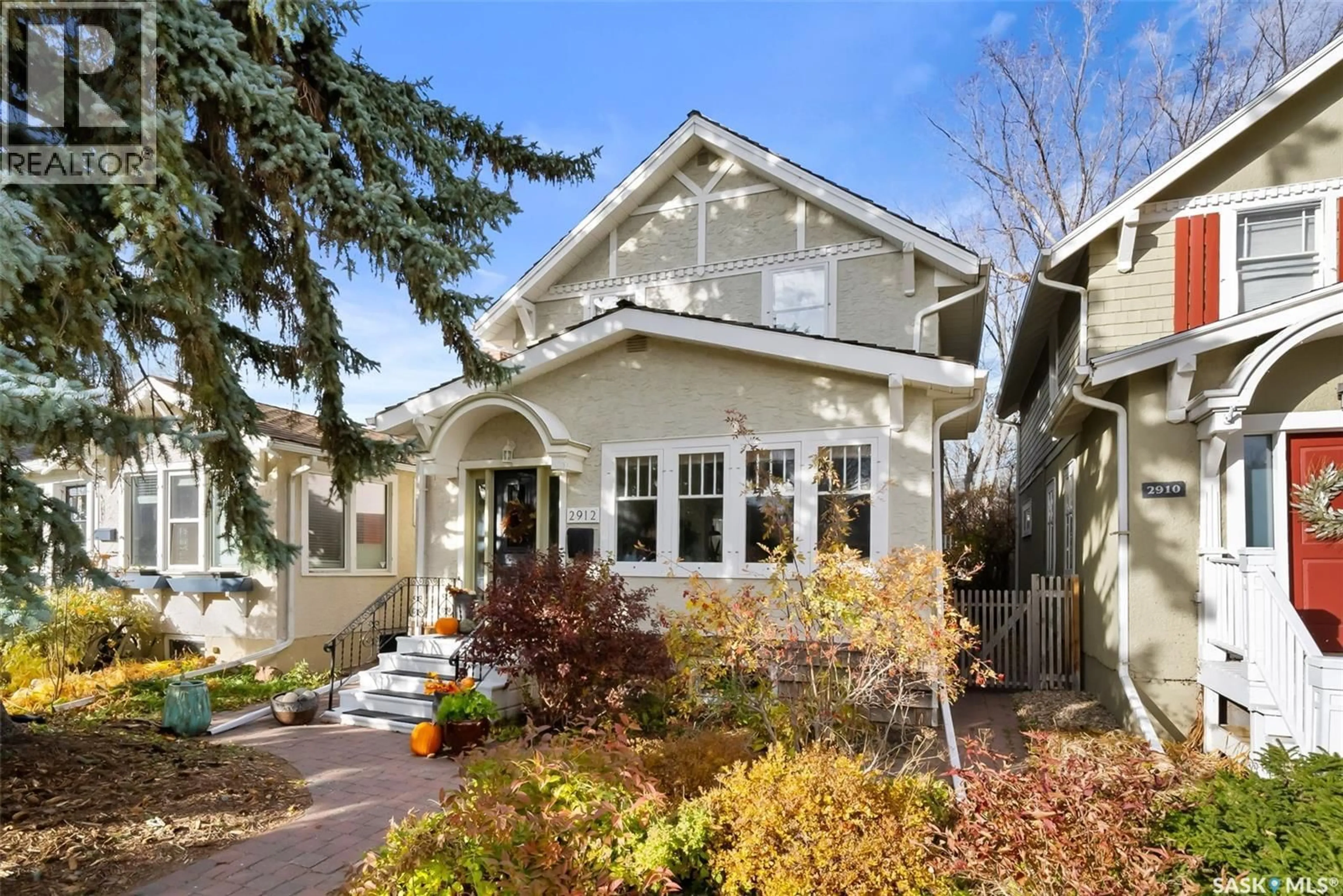 Home with vinyl exterior material, street for 2912 MCCALLUM AVENUE, Regina Saskatchewan S4S0R2