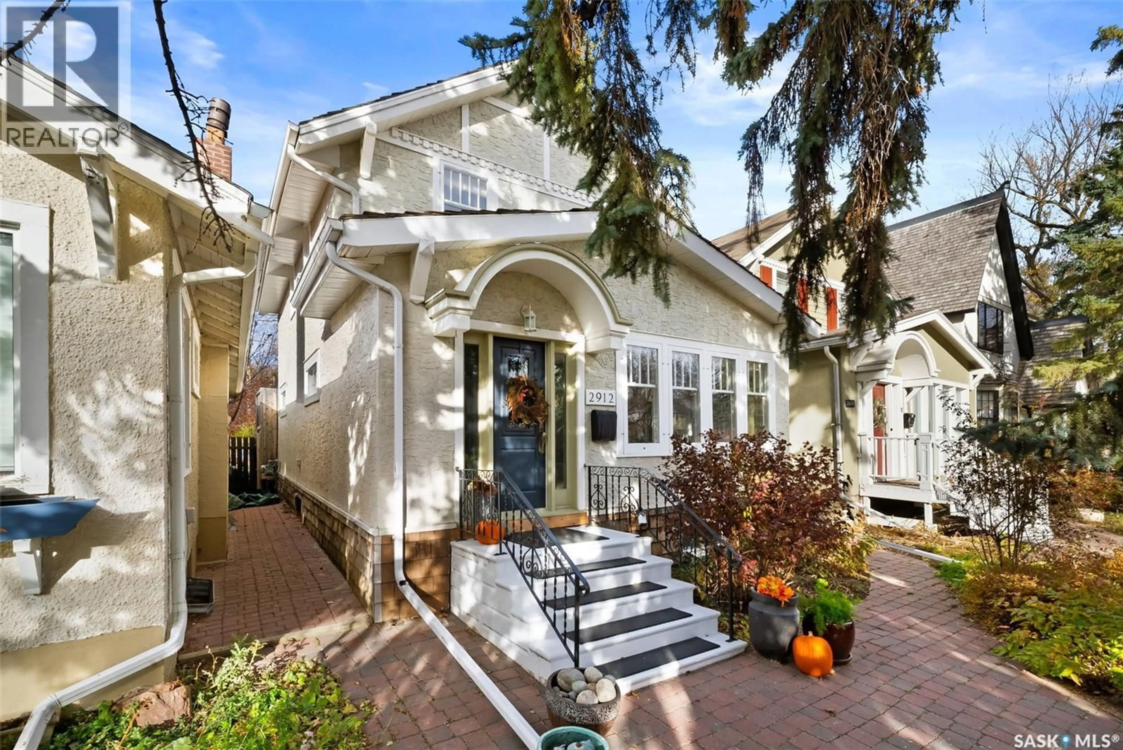 Home with vinyl exterior material, street for 2912 MCCALLUM AVENUE, Regina Saskatchewan S4S0R2