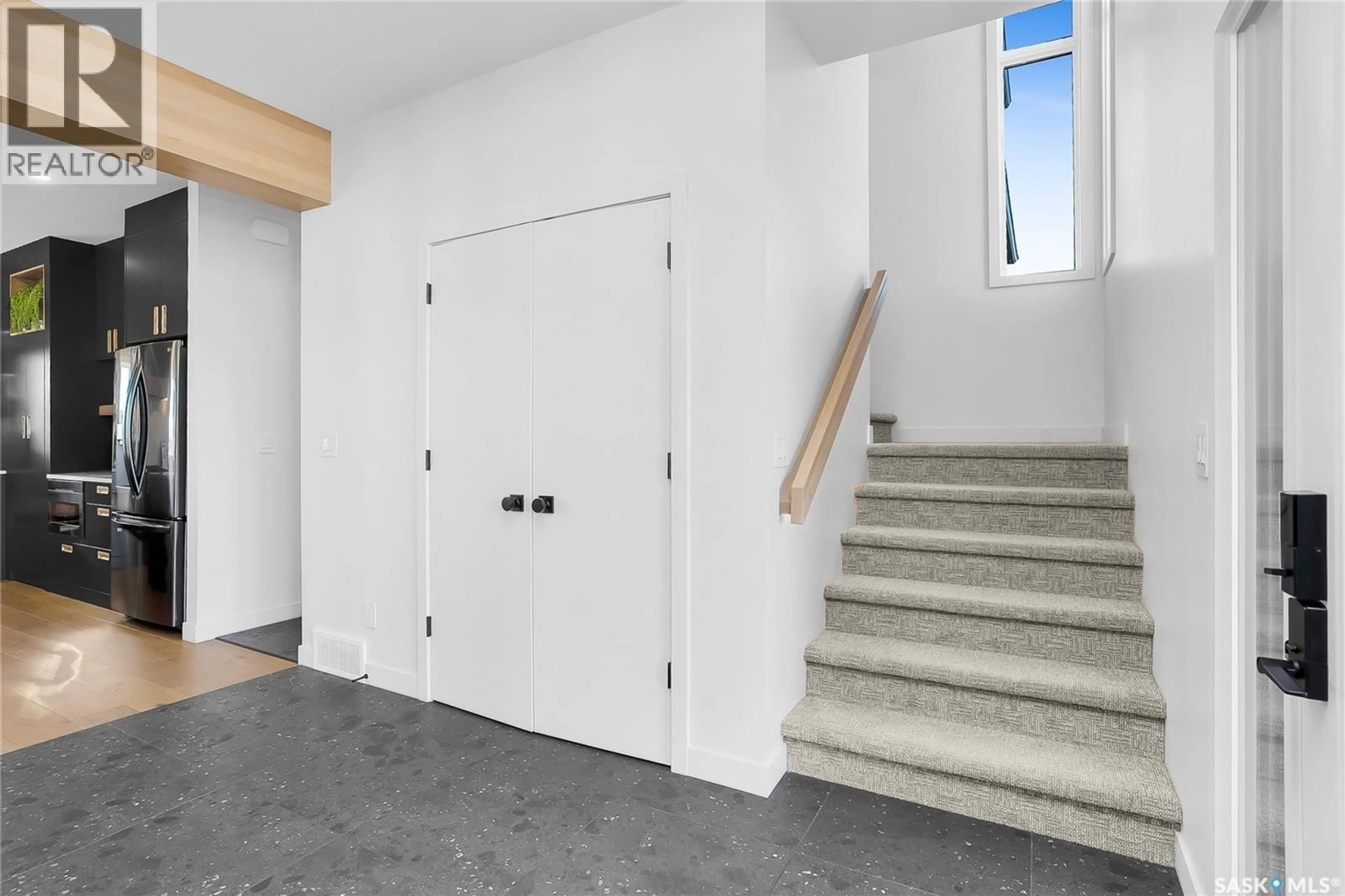 Indoor entryway for 351 EDGEMONT CRESCENT, Corman Park Rm No. 344 Saskatchewan S7T1A2