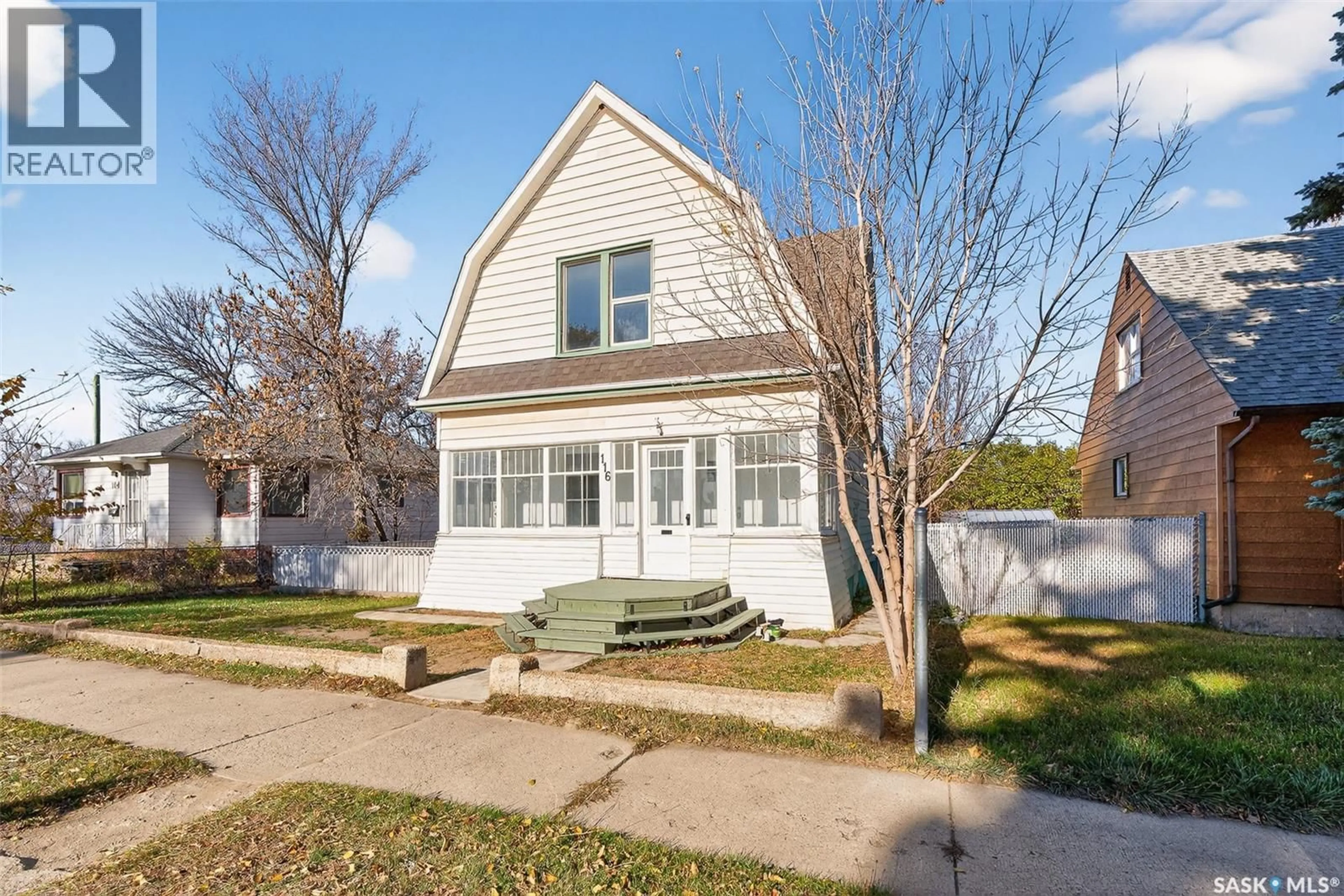 Home with vinyl exterior material, street for 116 IROQUOIS STREET, Moose Jaw Saskatchewan S6H4T2