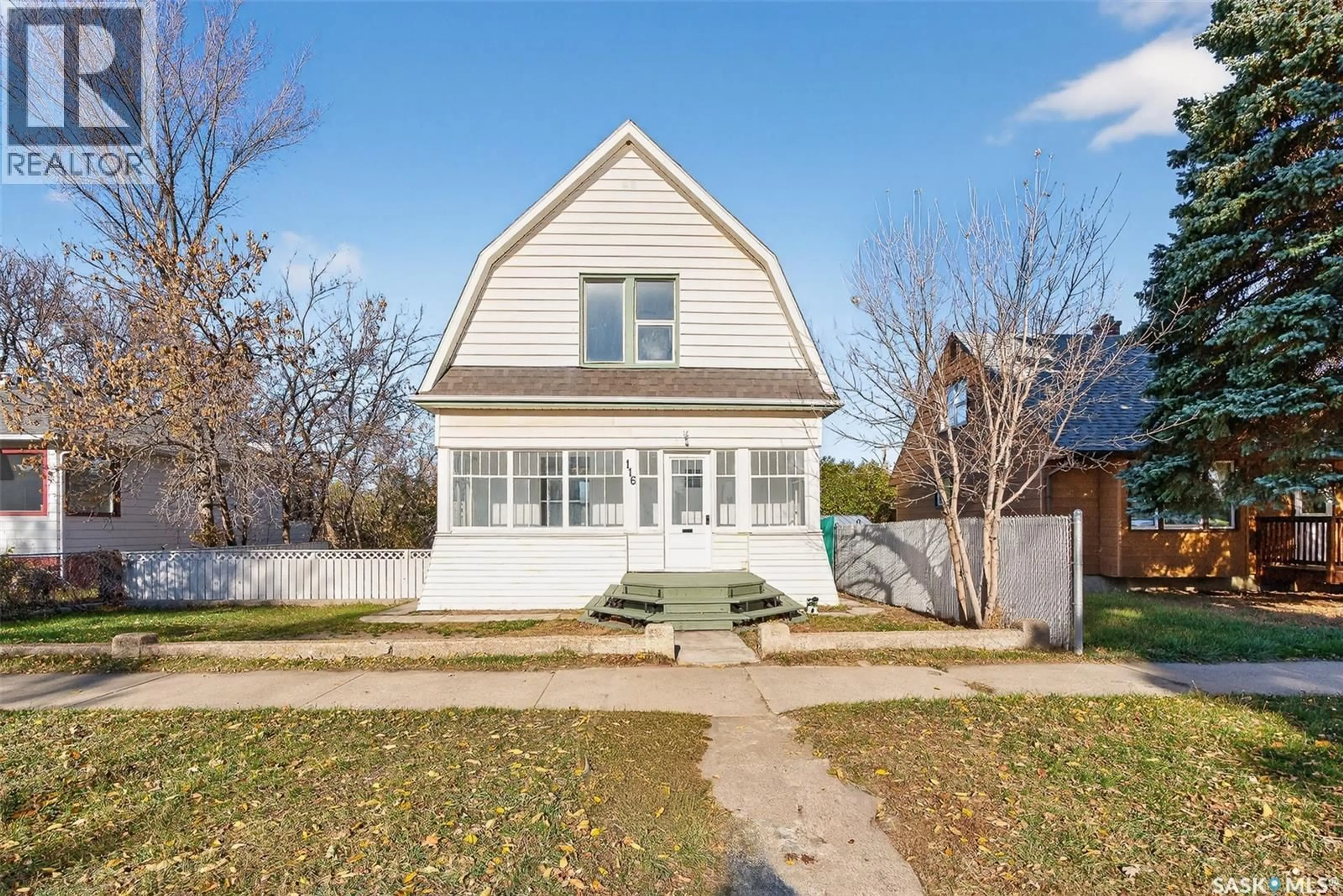 Home with vinyl exterior material, street for 116 IROQUOIS STREET, Moose Jaw Saskatchewan S6H4T2
