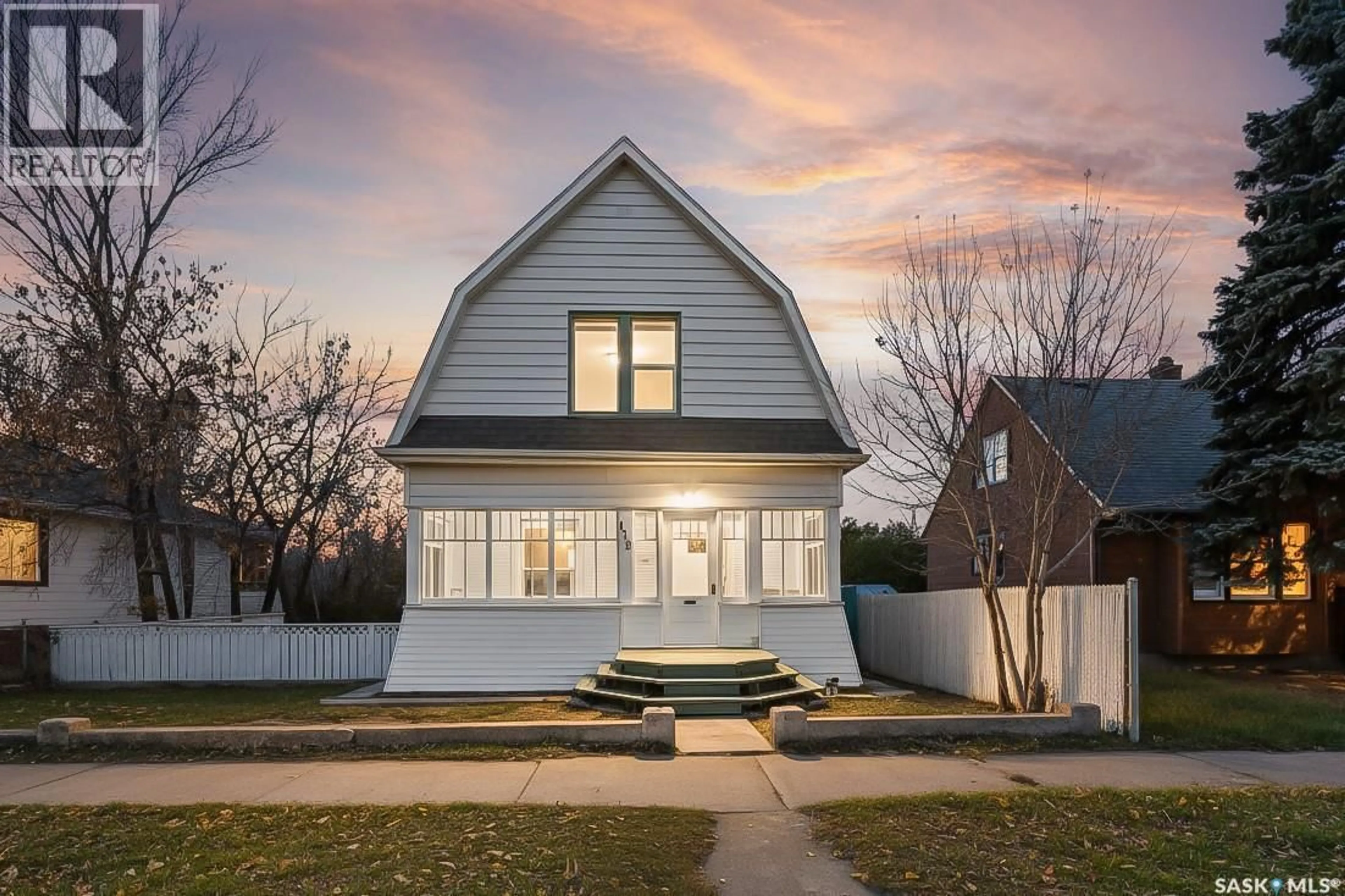 Home with vinyl exterior material, street for 116 IROQUOIS STREET, Moose Jaw Saskatchewan S6H4T2