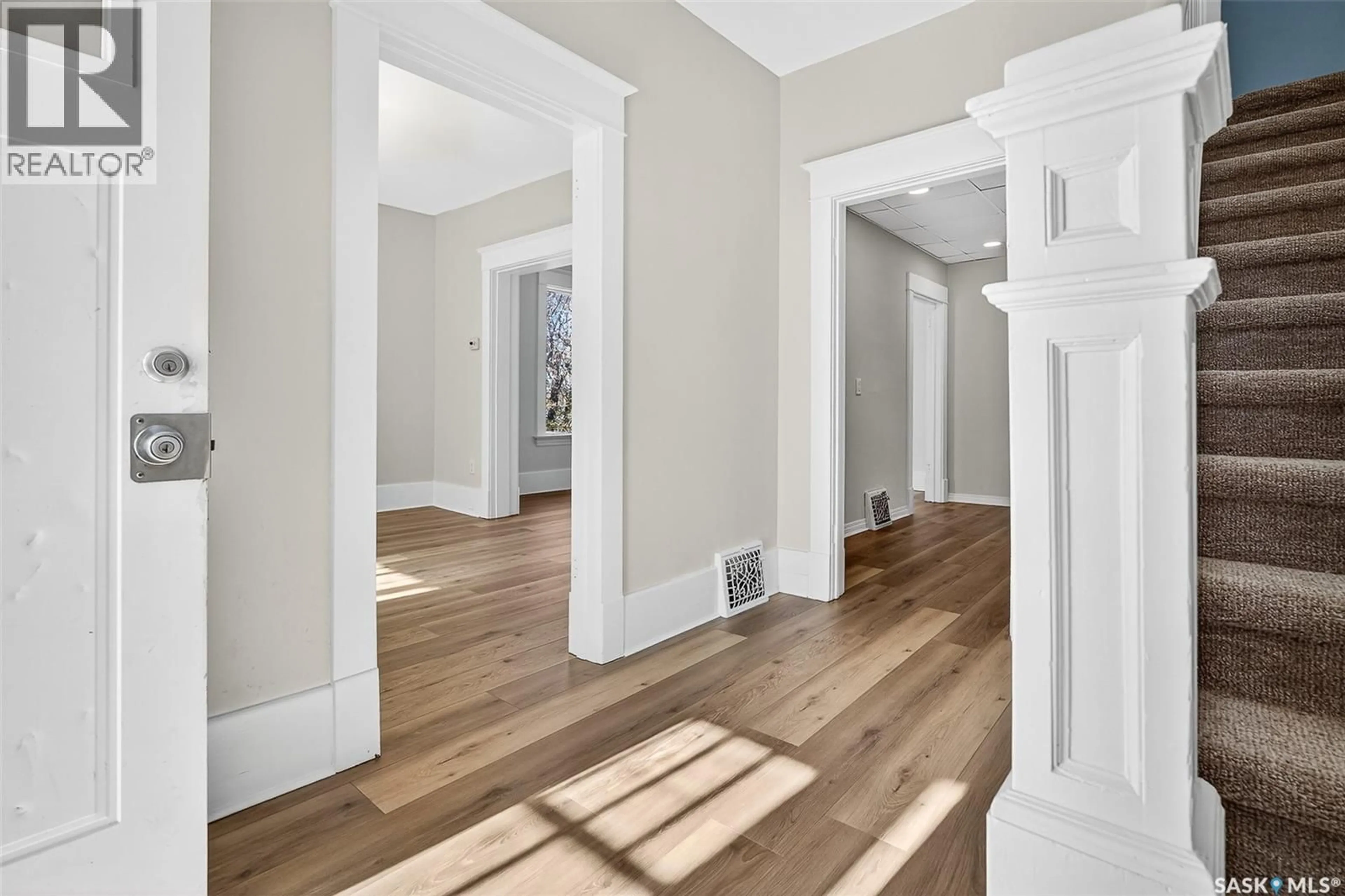 Indoor entryway for 116 IROQUOIS STREET, Moose Jaw Saskatchewan S6H4T2