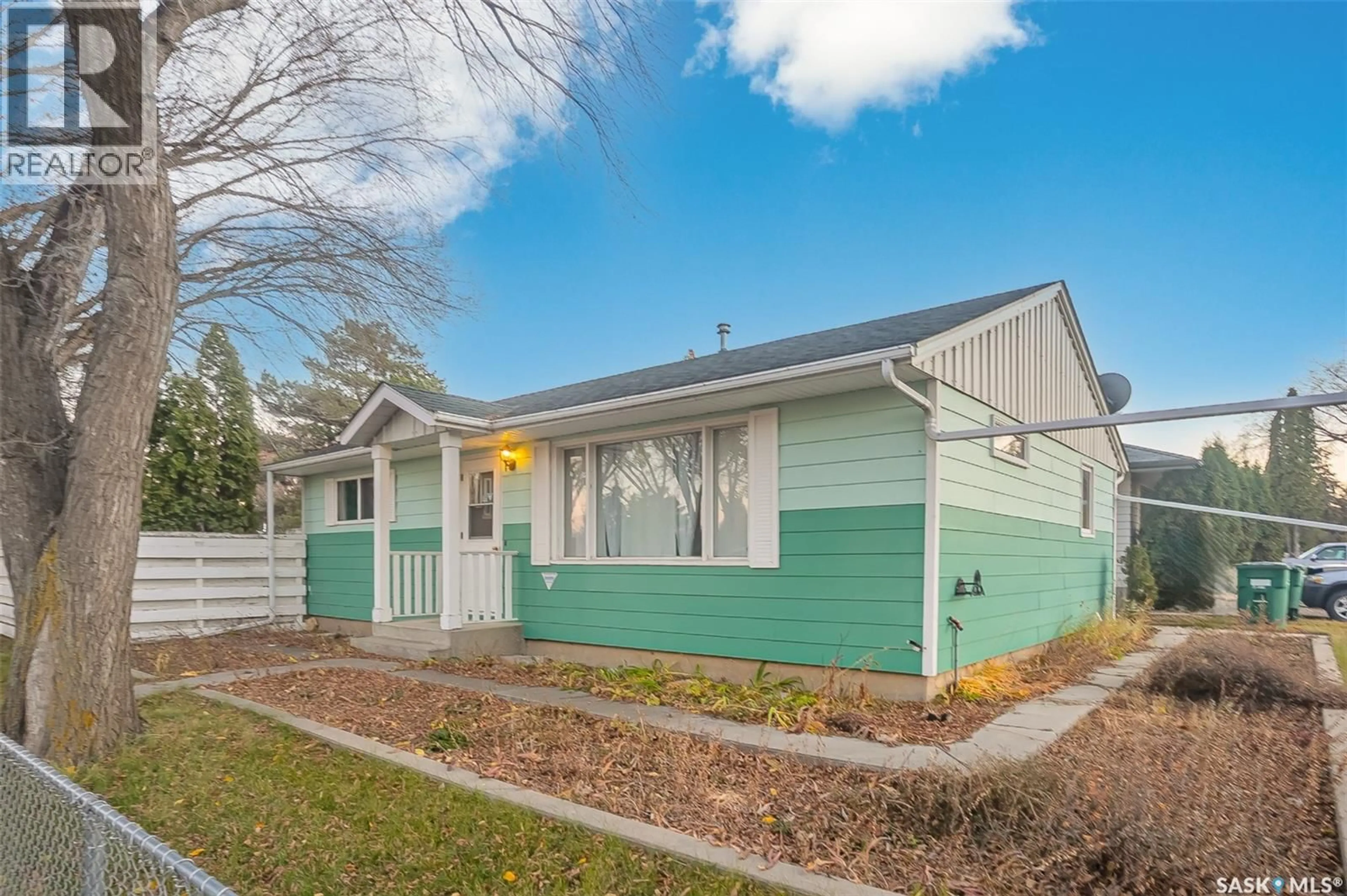 Home with vinyl exterior material, street for 338 V AVENUE, Saskatoon Saskatchewan S7L3F8