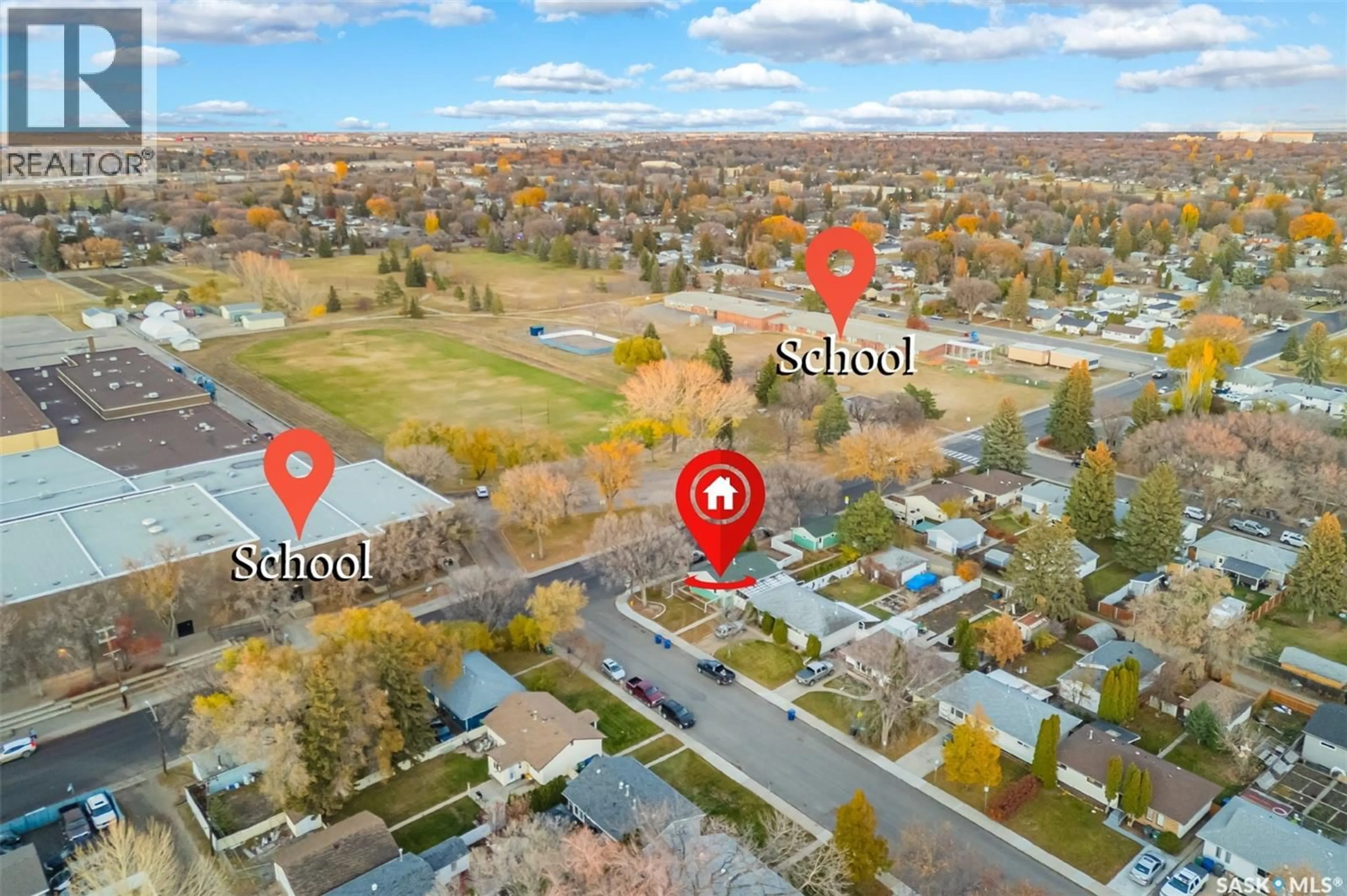 A pic from outside/outdoor area/front of a property/back of a property/a pic from drone, street for 338 V AVENUE, Saskatoon Saskatchewan S7L3F8