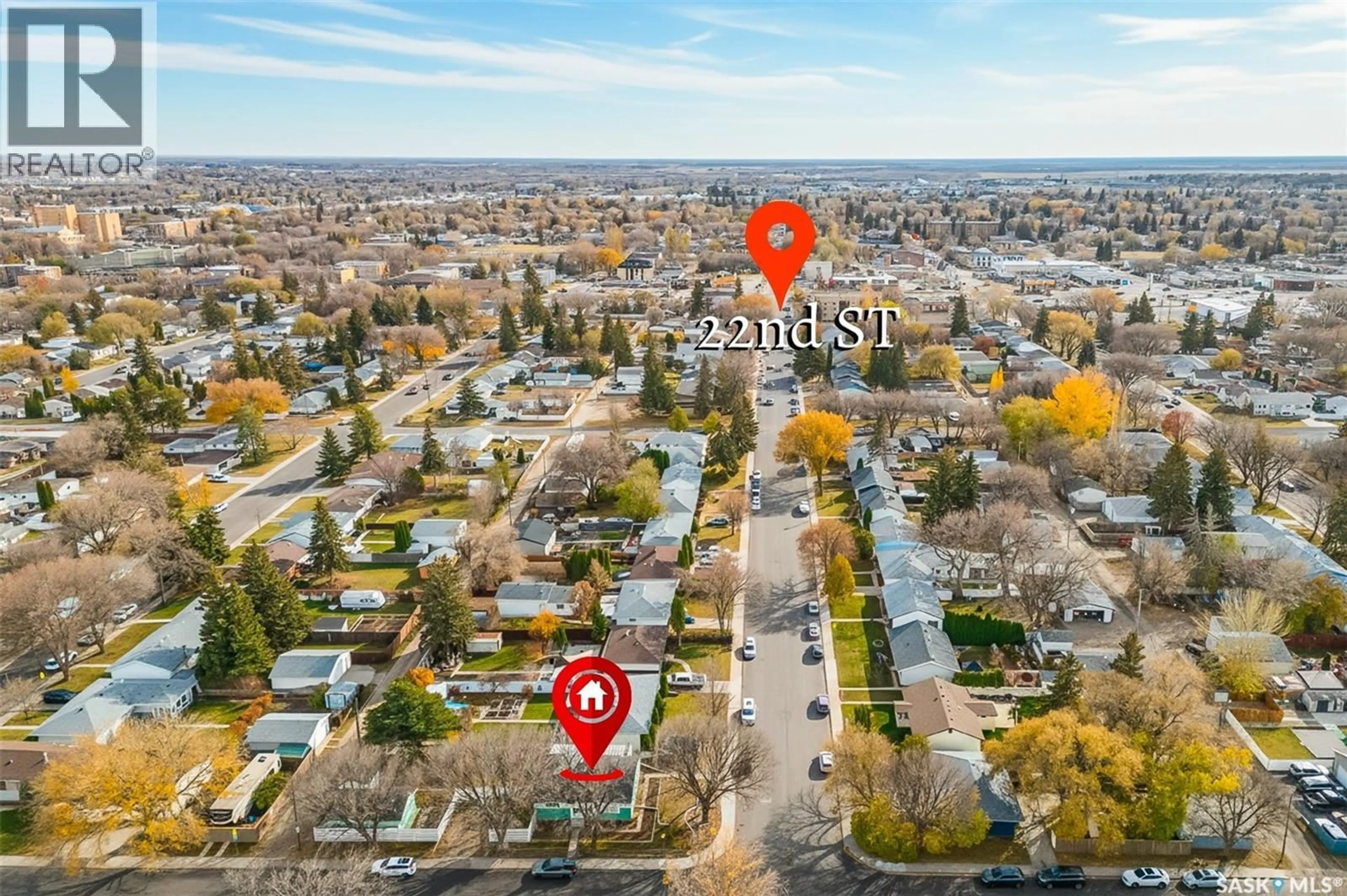 A pic from outside/outdoor area/front of a property/back of a property/a pic from drone, street for 338 V AVENUE, Saskatoon Saskatchewan S7L3F8