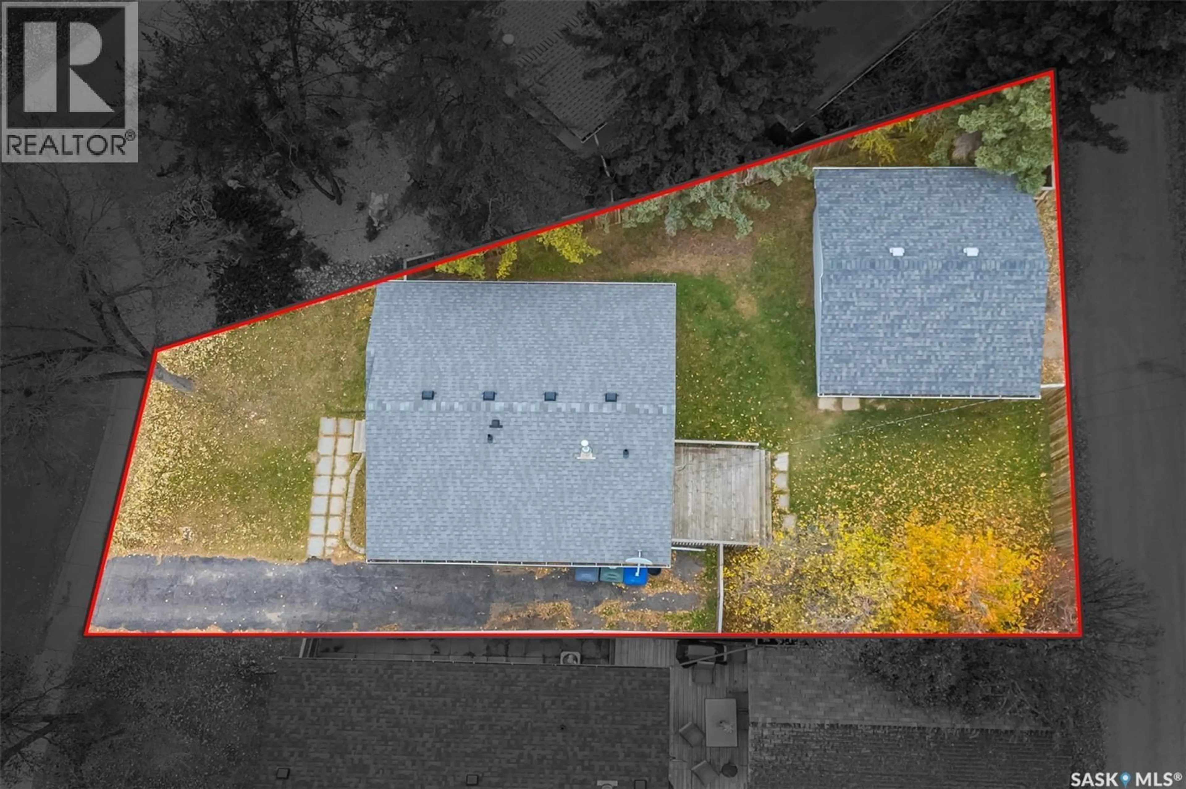 A pic from outside/outdoor area/front of a property/back of a property/a pic from drone, street for 37 RITA CRESCENT, Saskatoon Saskatchewan S7N2L4