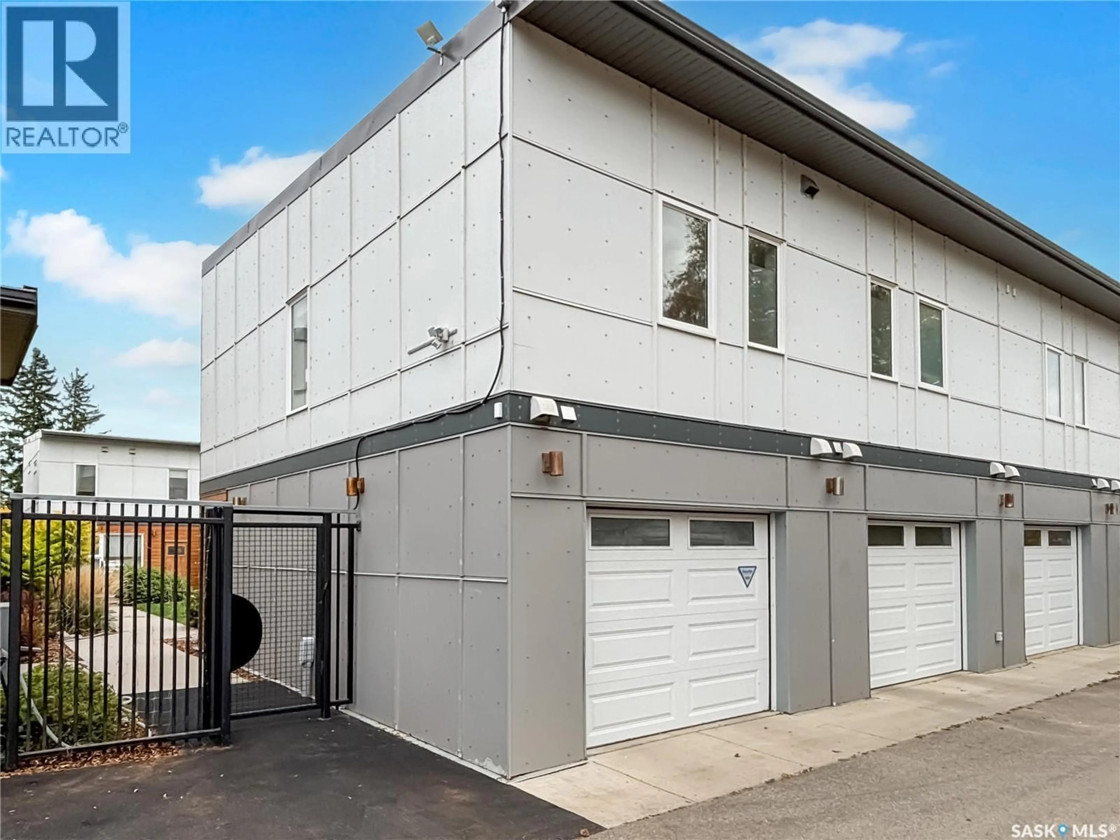 Indoor garage for S - 6 315 D AVENUE, Saskatoon Saskatchewan S7M1R2