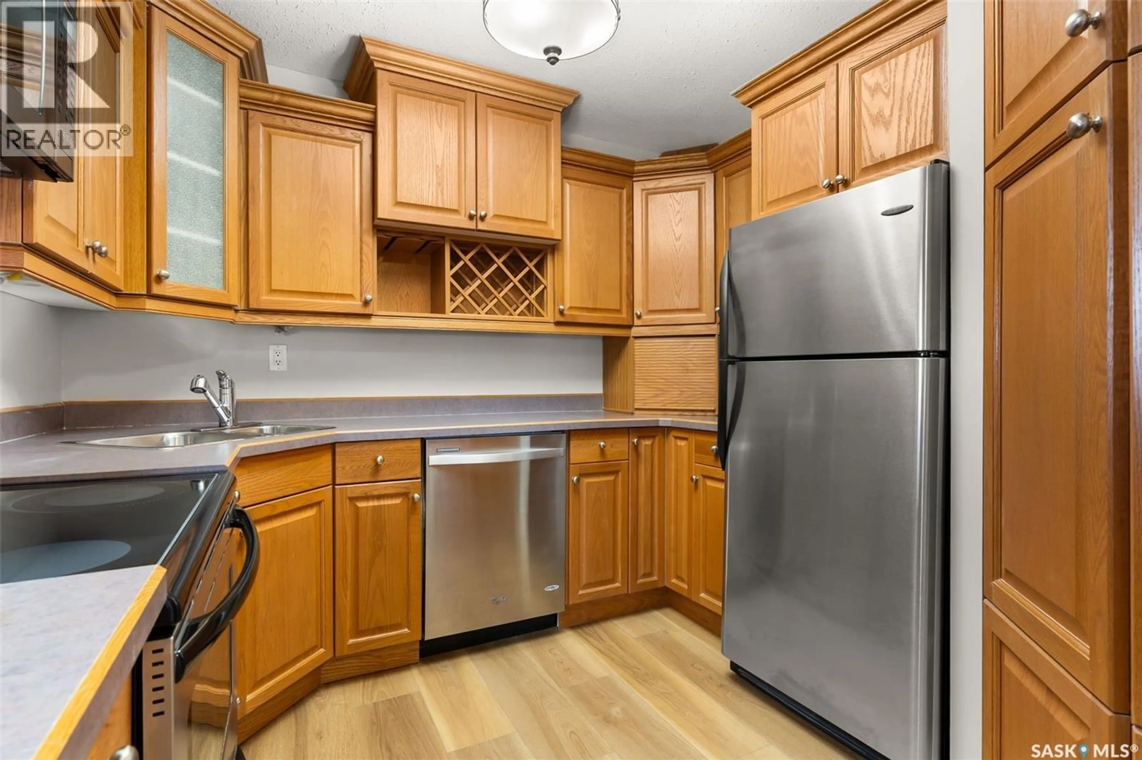 Standard kitchen, unknown for 22 4341 RAE STREET, Regina Saskatchewan S4S3B2