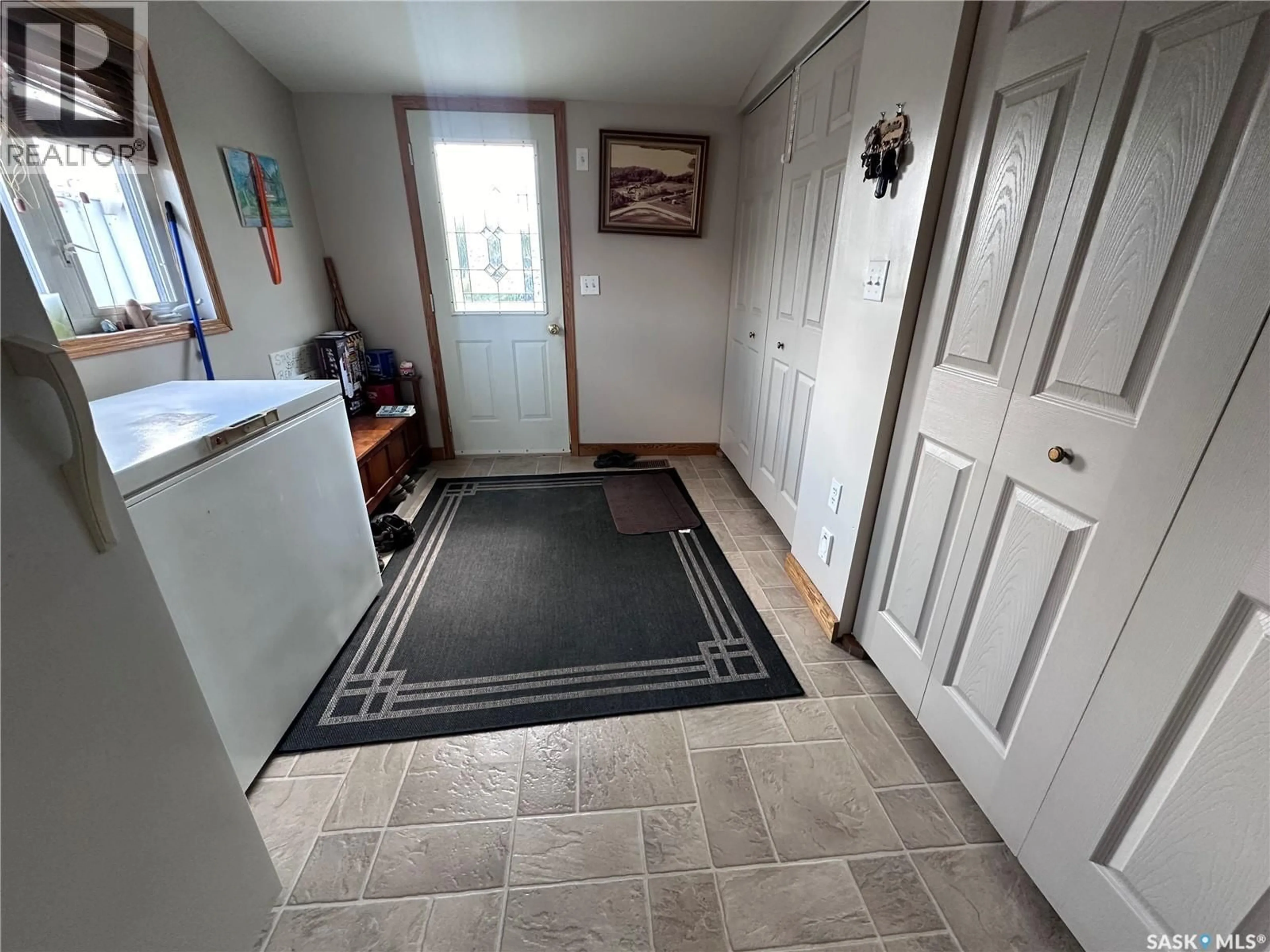 Indoor entryway for 602 RAILWAY AVENUE, Bienfait Saskatchewan S0C0M0