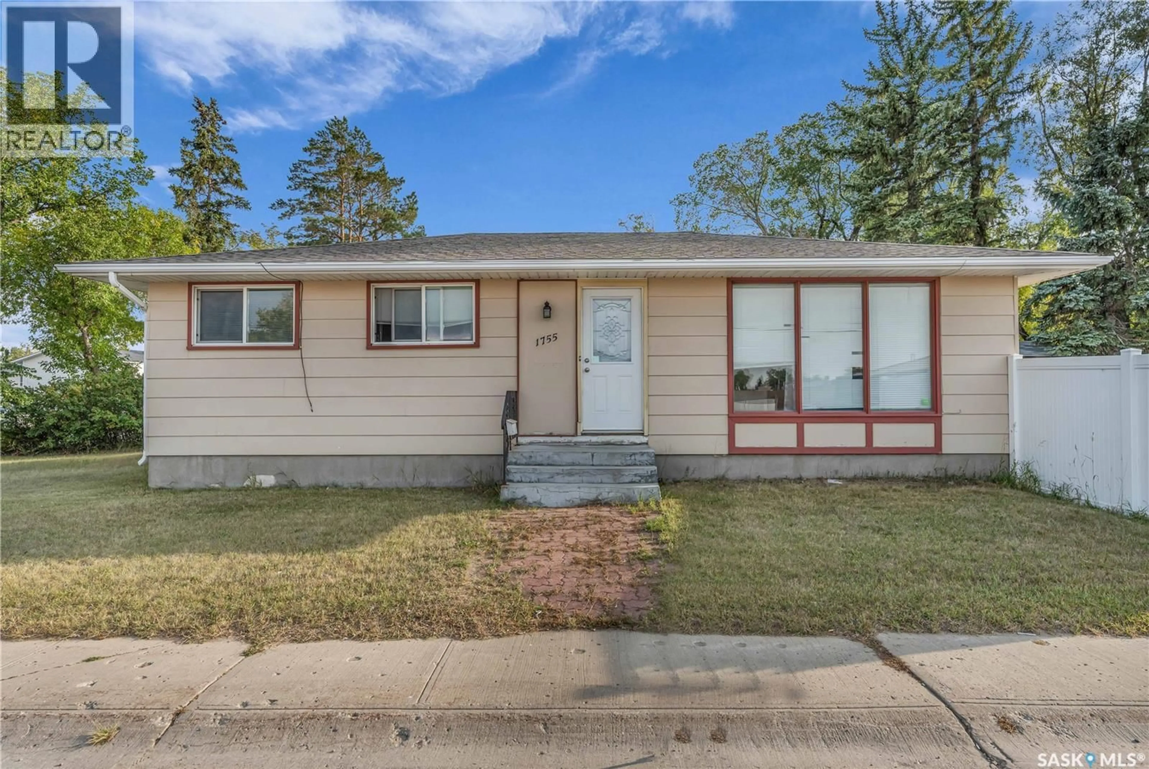 Home with vinyl exterior material, street for 1755 9TH AVENUE, Regina Saskatchewan S4N4L7