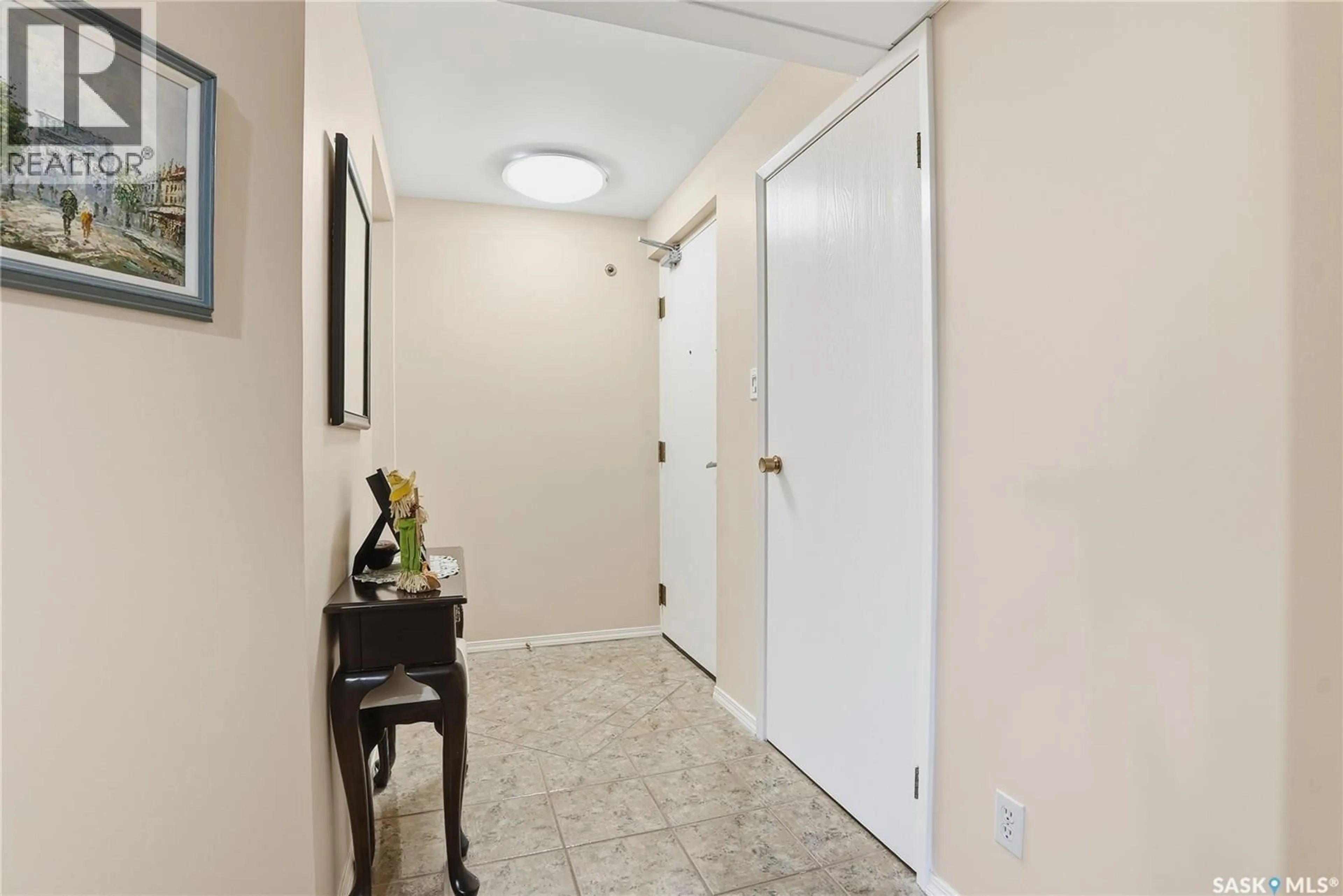 Indoor entryway for 510 - 1003 5TH AVENUE, Saskatoon Saskatchewan S7K2R2