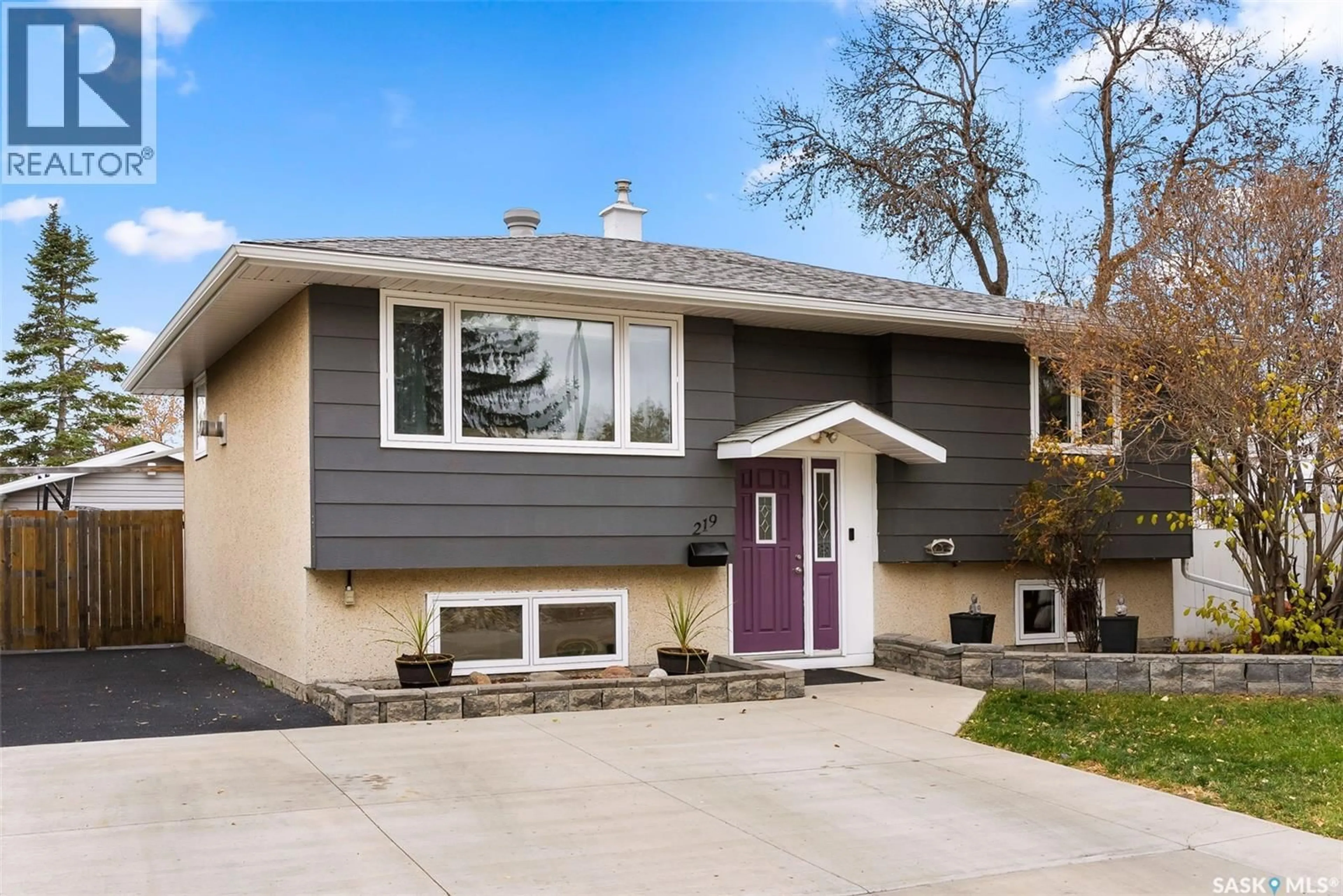 Home with vinyl exterior material, street for 219 LLOYD CRESCENT, Regina Saskatchewan S4R6C2