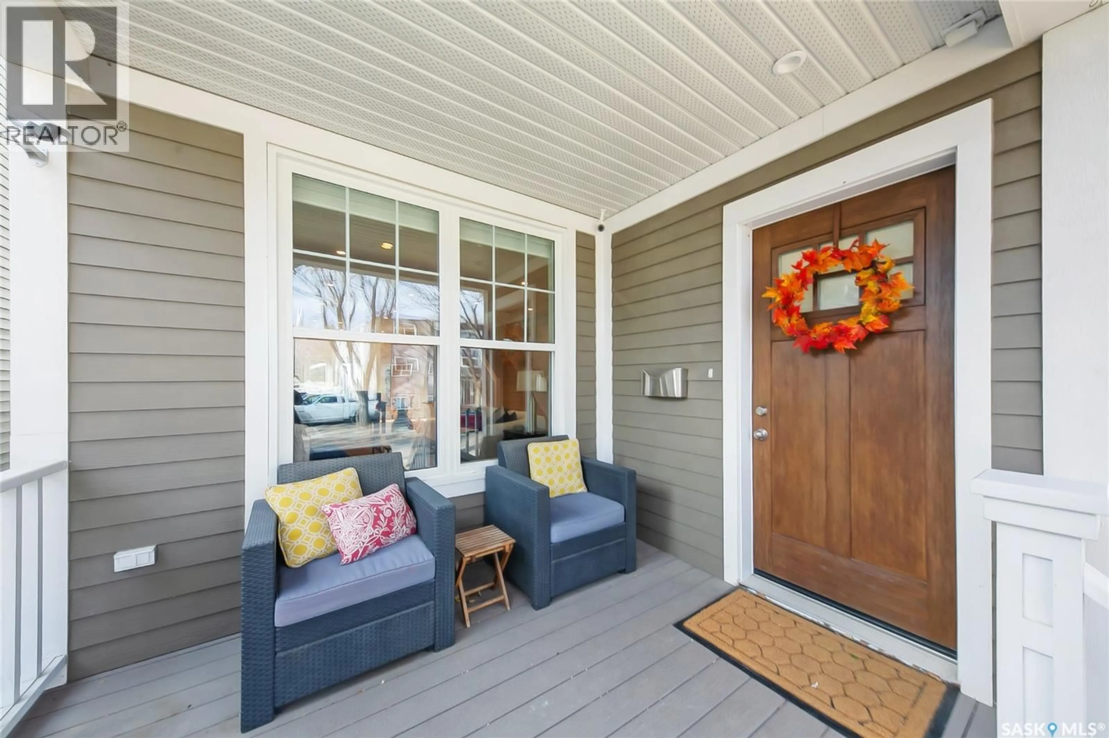 Indoor entryway for 2112 MONTAGUE STREET, Regina Saskatchewan S4T3J9